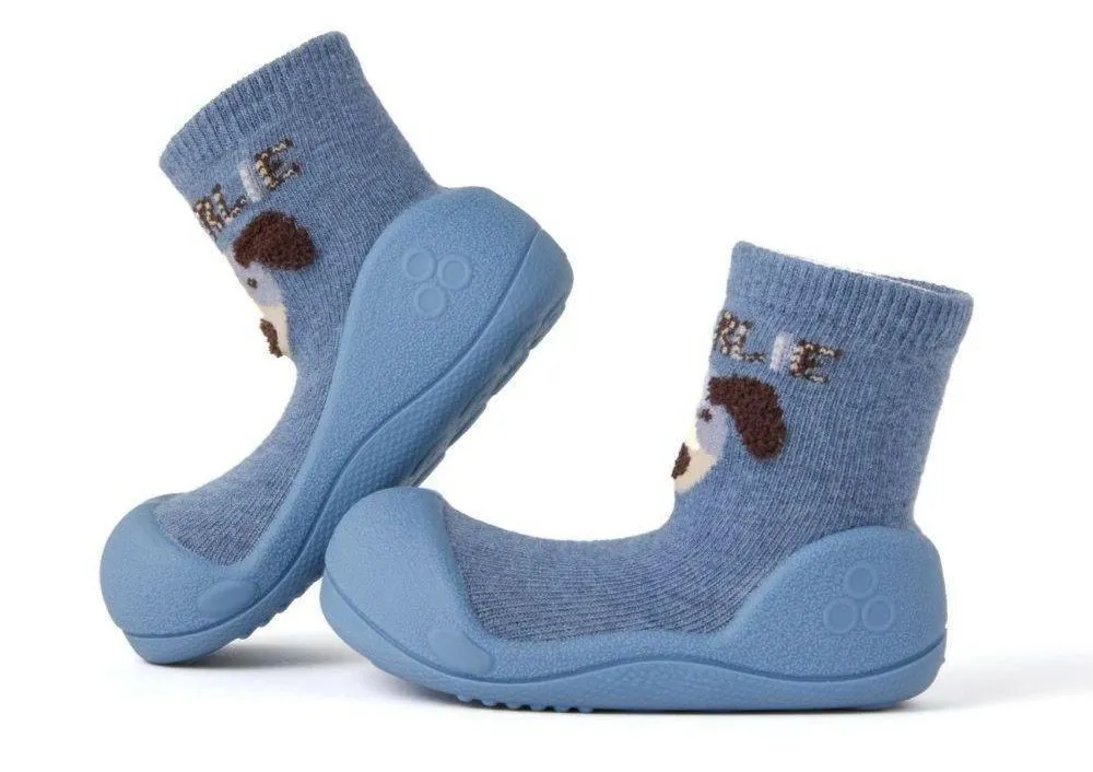 Attipas Charlie blue perrito azul calzado respetuoso de Attipas ideal para guarderias gateo y primeros pasos algodon con certifi