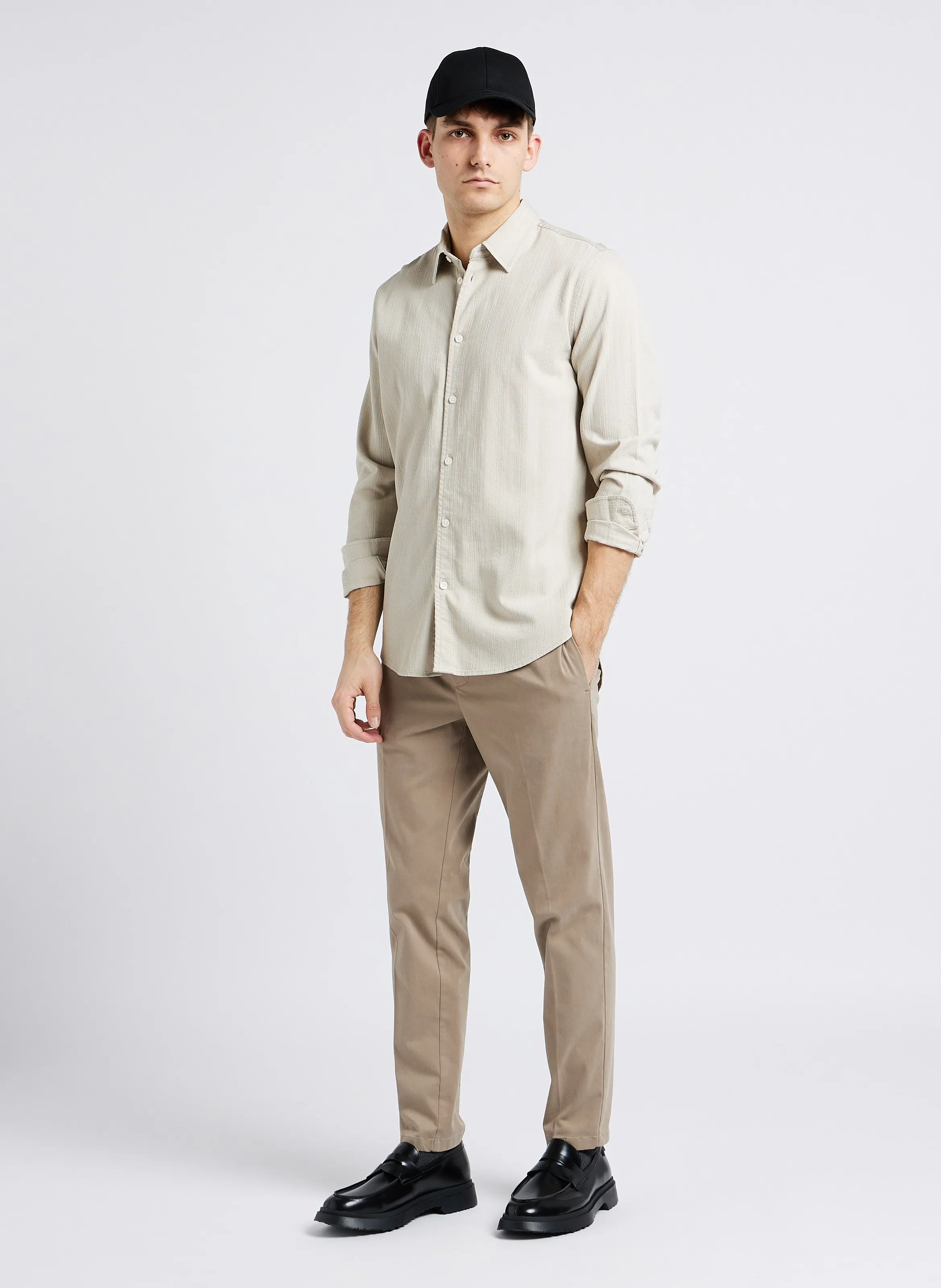 Camisa regular fit de mezcla de algodón con cuello clásico en beige