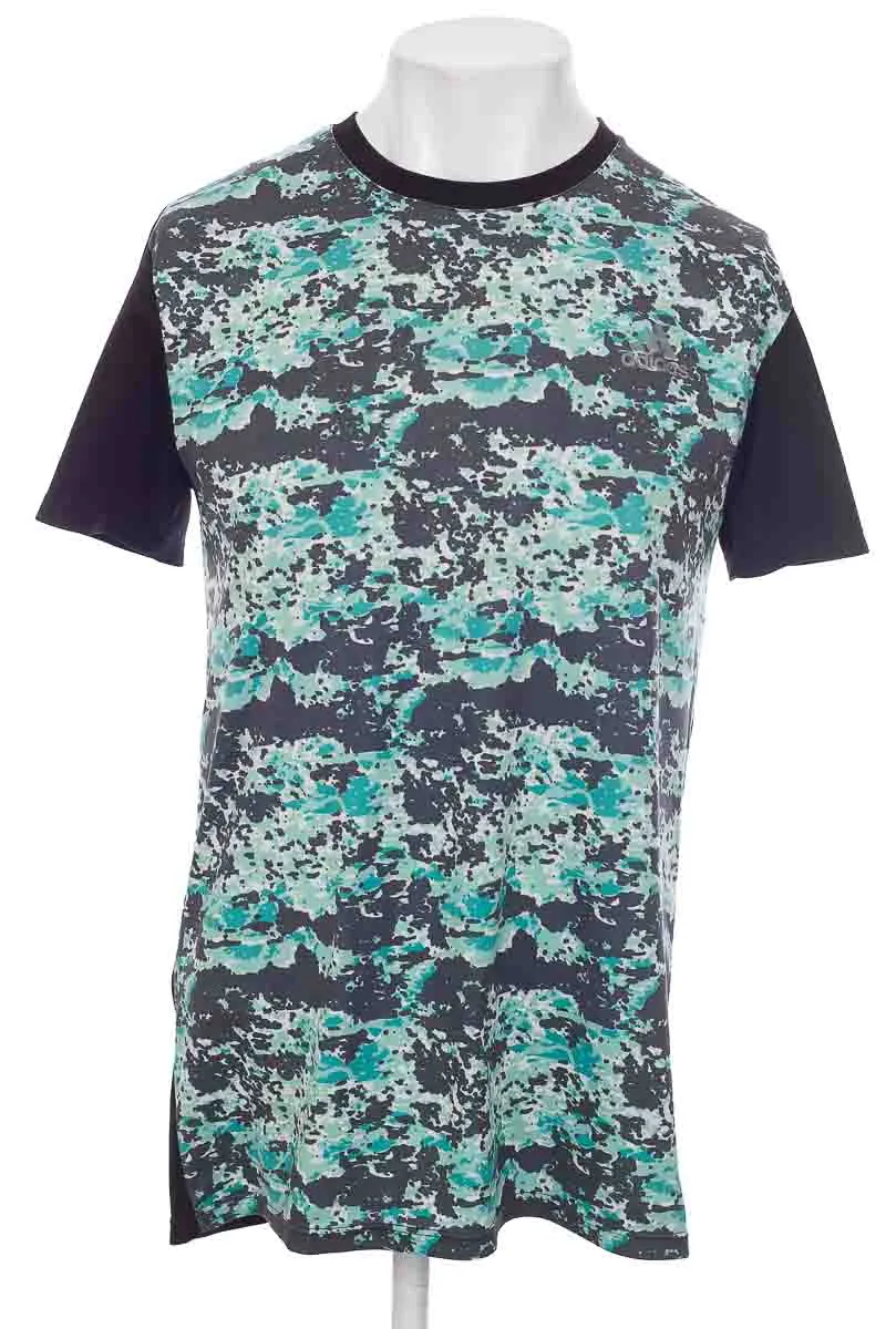 CAMISETA COLOR NEGRO  CLOSEANDO