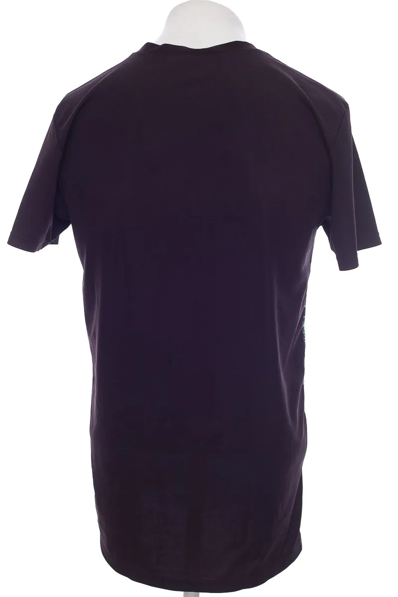 CAMISETA COLOR NEGRO  CLOSEANDO