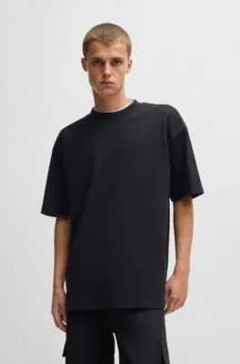 Camiseta oversize fit para todos los géneros en algodón con etiqueta con logo