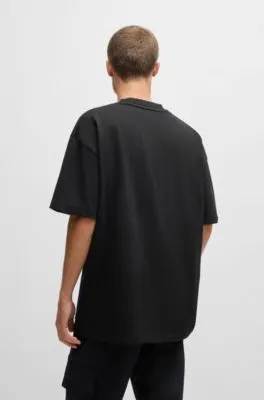 Camiseta oversize fit para todos los géneros en algodón con etiqueta con logo