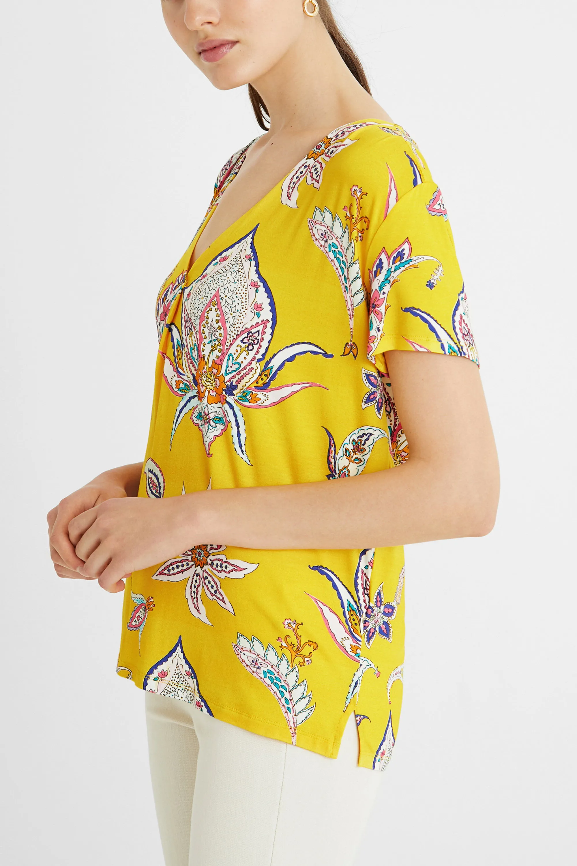 Camiseta paisley cuello pico