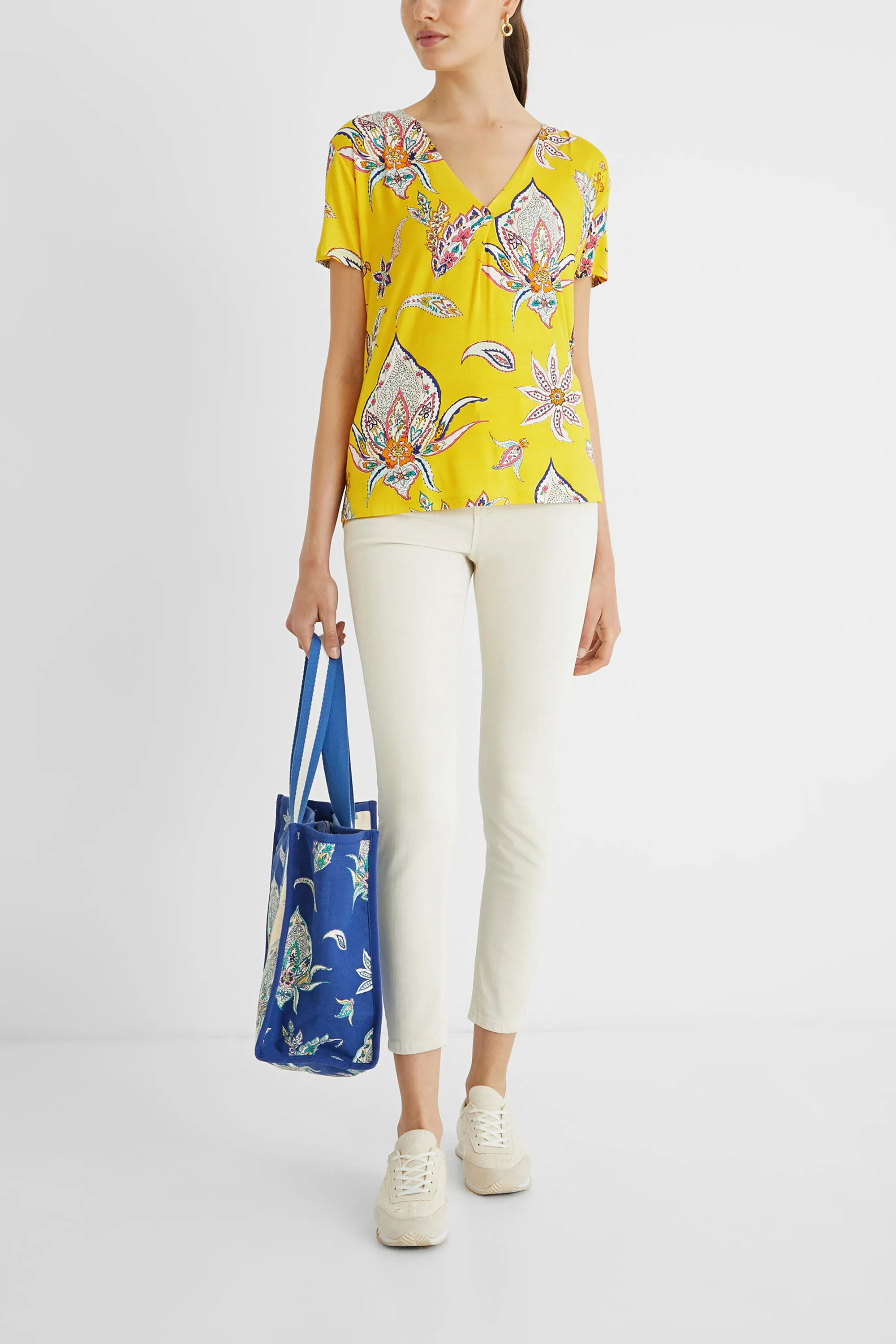 Camiseta paisley cuello pico