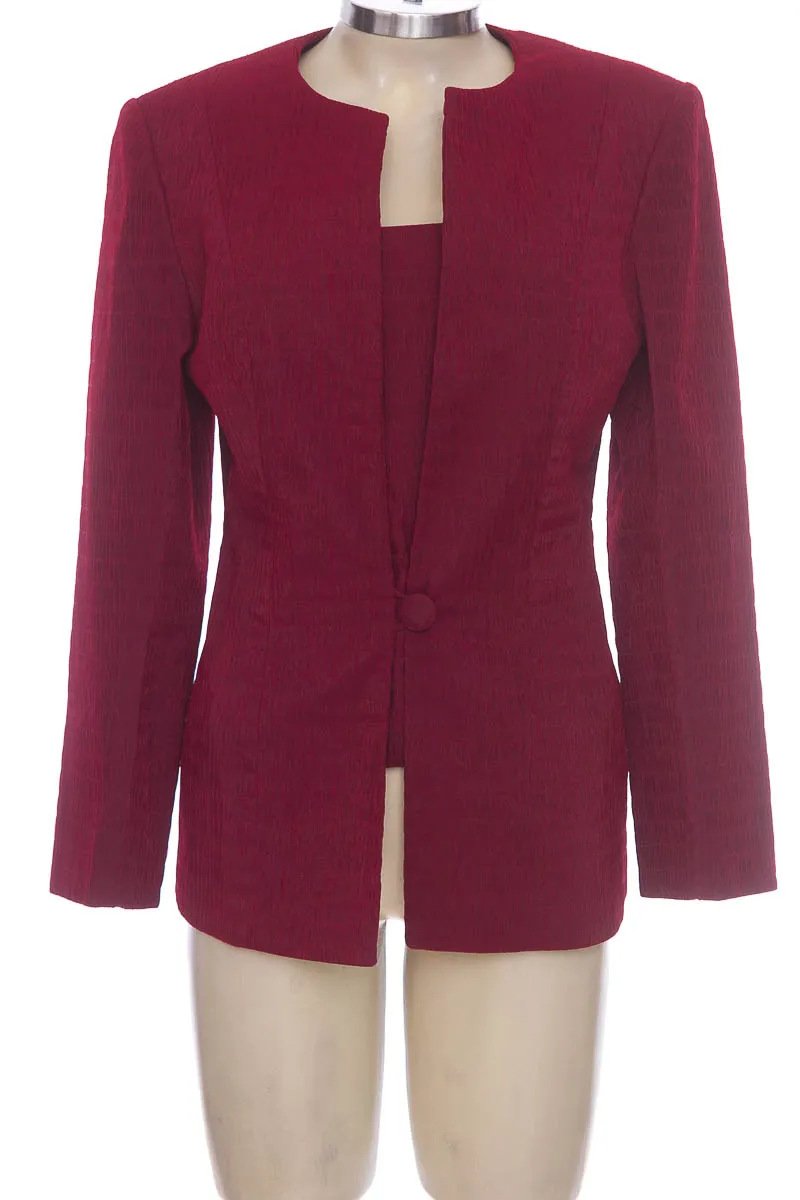 CHAQUETA / ABRIGO COLOR VINOTINTO  DISEñO Y MODA