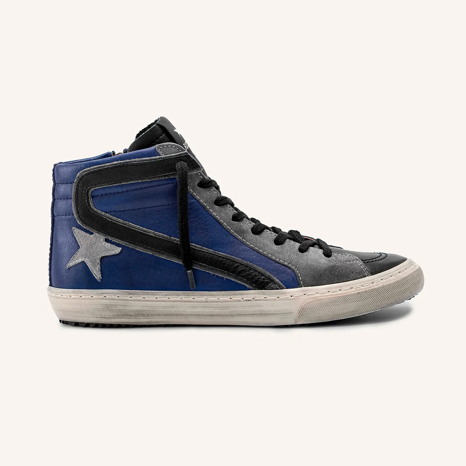 Code : 2025 Zapatilla Botita en Cuero vegetal azul, en combinación con gris y negro , íntegramente fabricada en cuero vacuno, ba