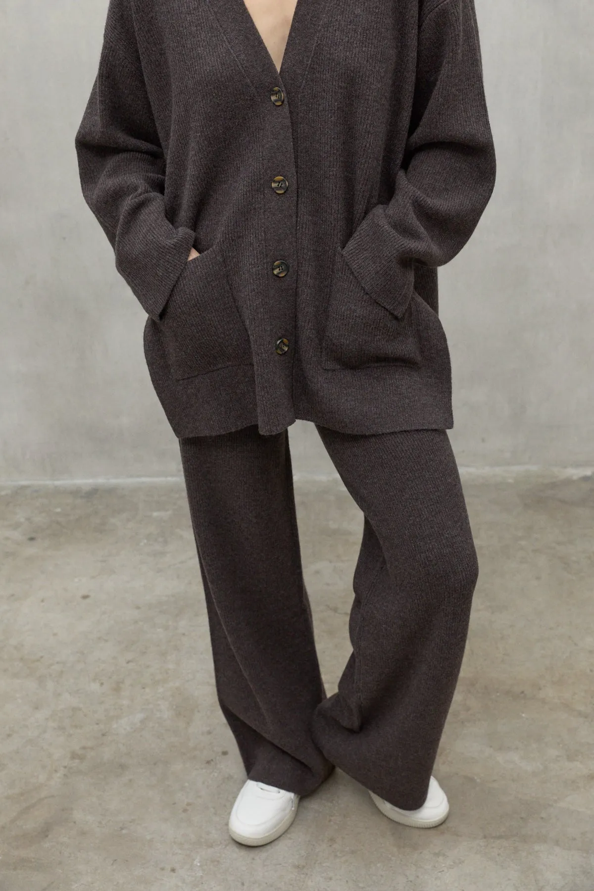 DARK BROWN NIM SWEATER