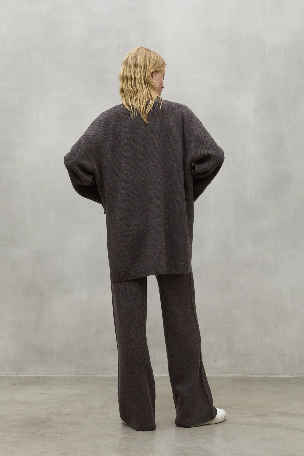 DARK BROWN NIM SWEATER