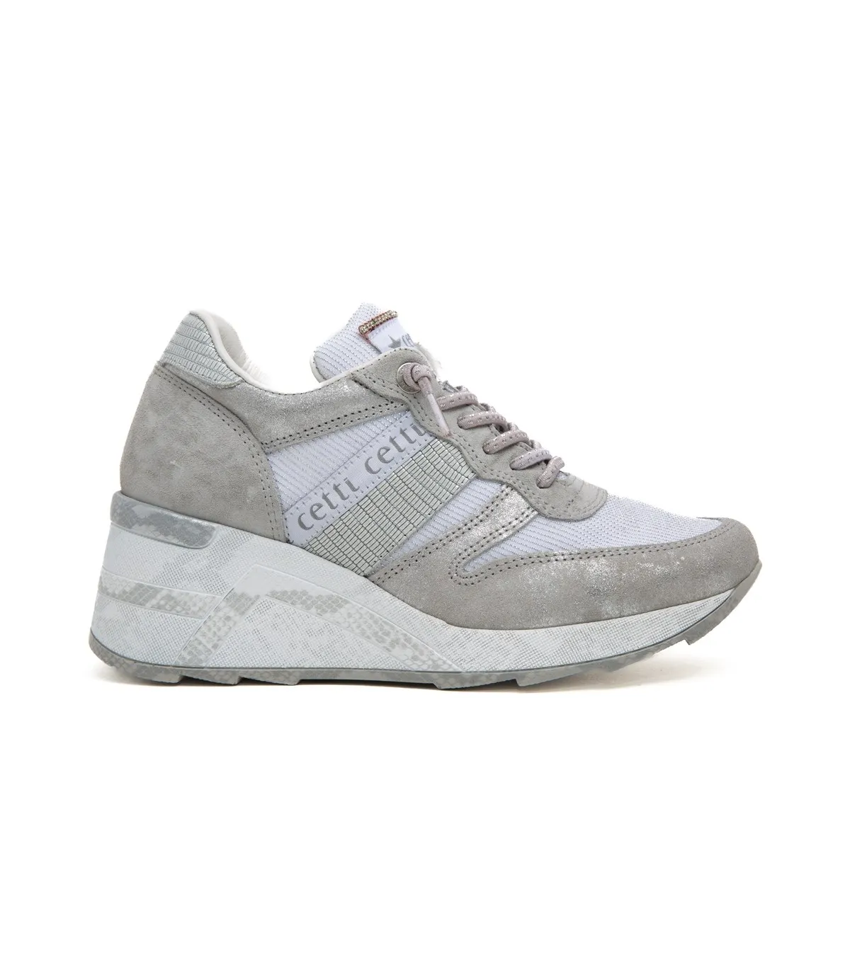 Deportivo de cuña para mujer en color plata.