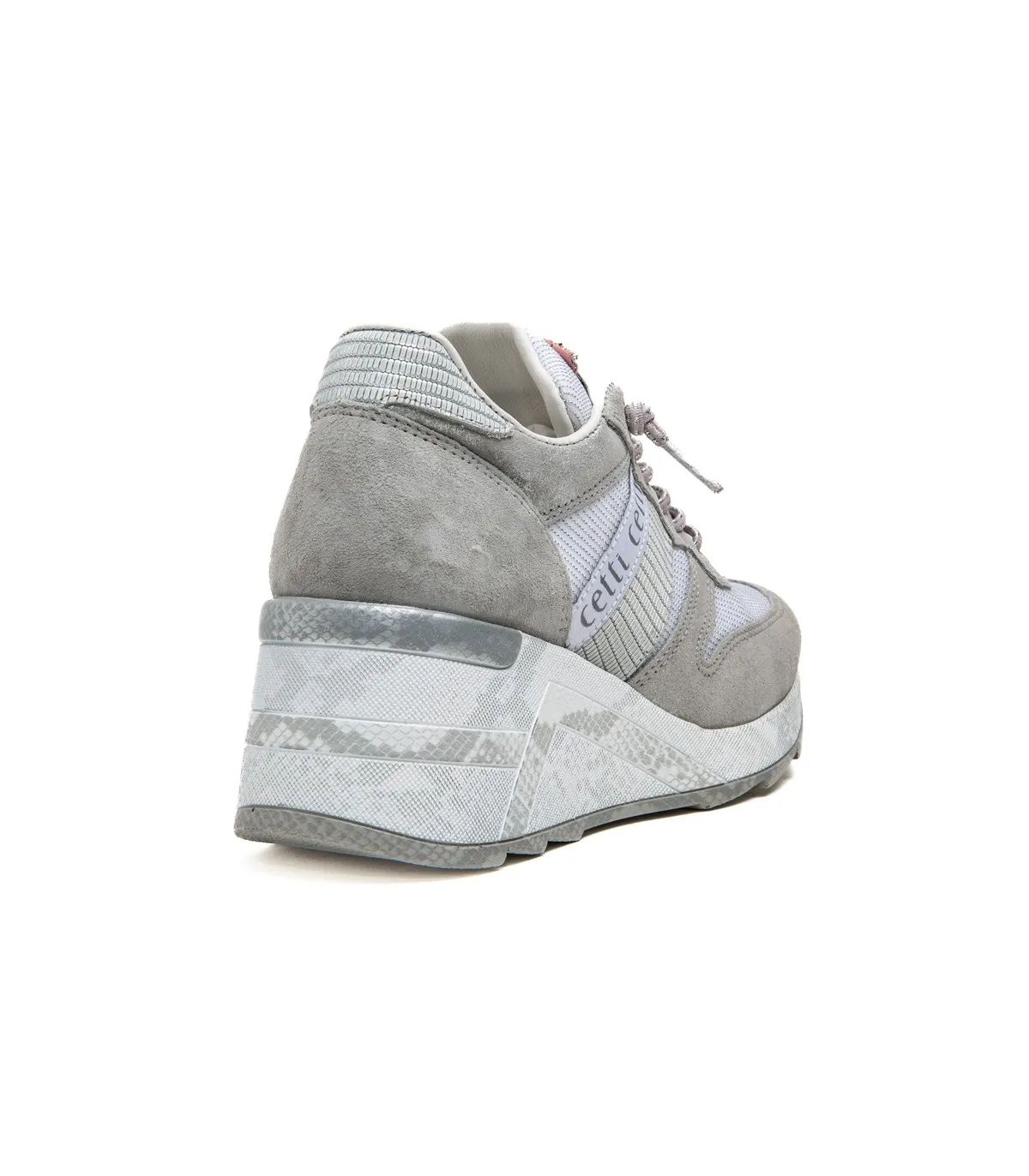 Deportivo de cuña para mujer en color plata.