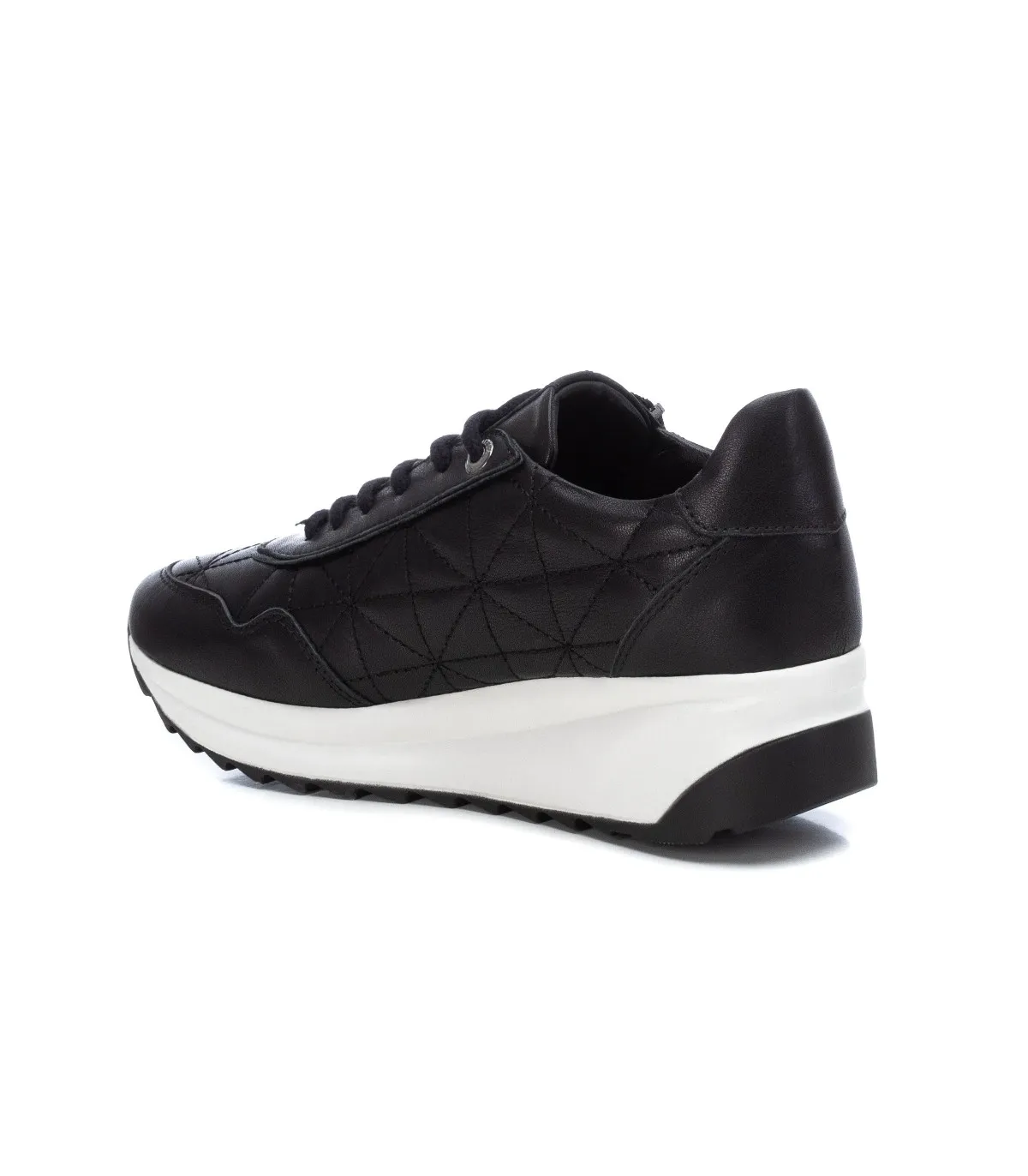 Deportivo de piel negra para mujer
