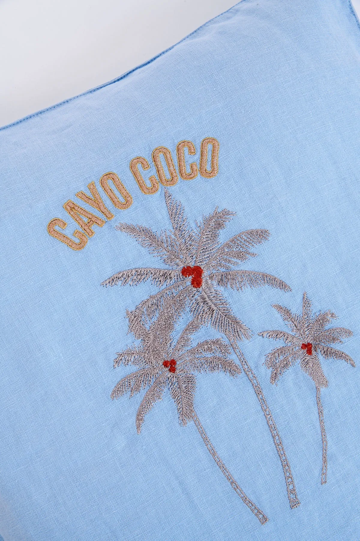 Funda de cojín bordada azul celeste Orama Coco
