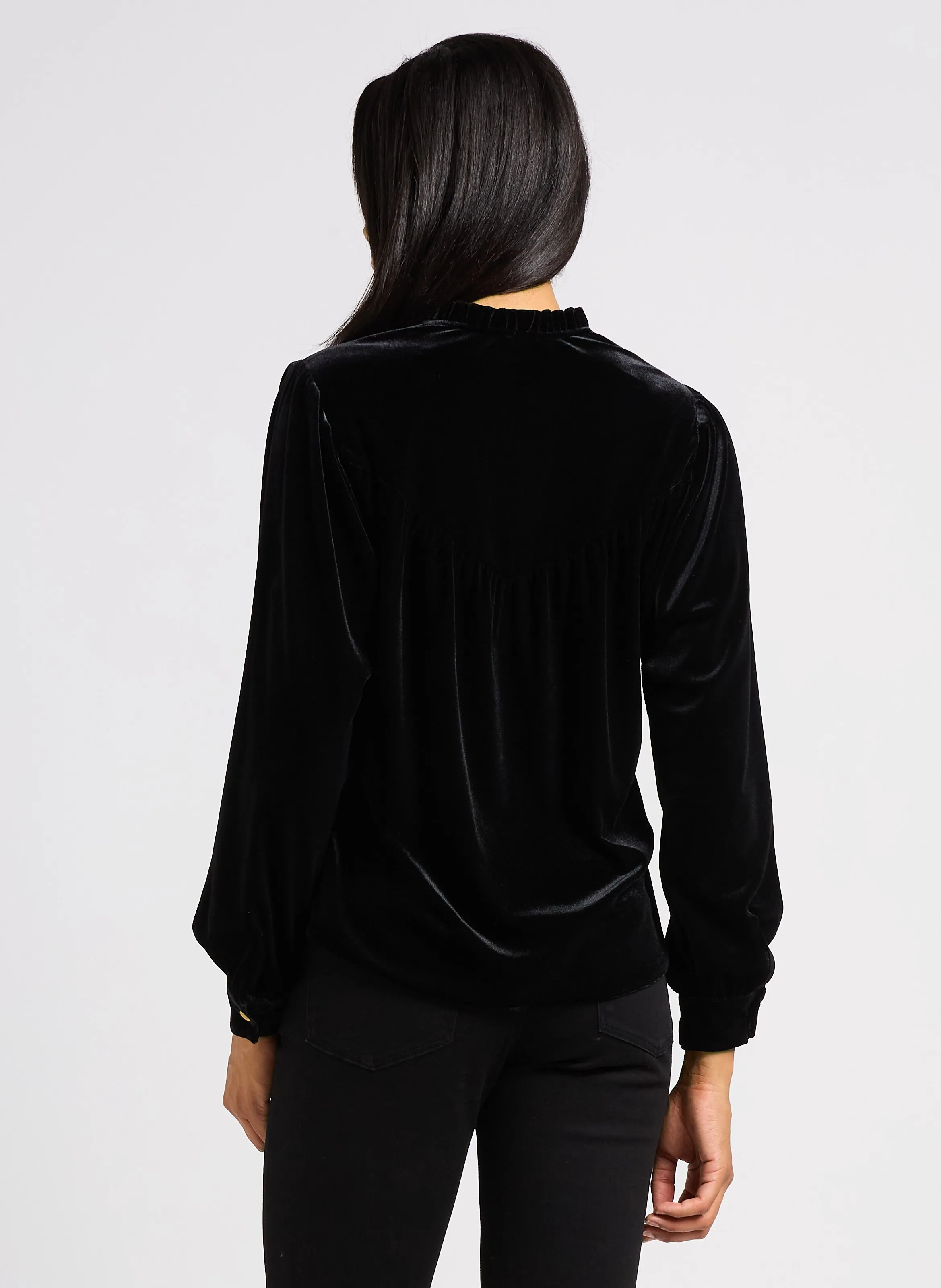 I CODE Top recto en terciopelo con cuello en V. en negro