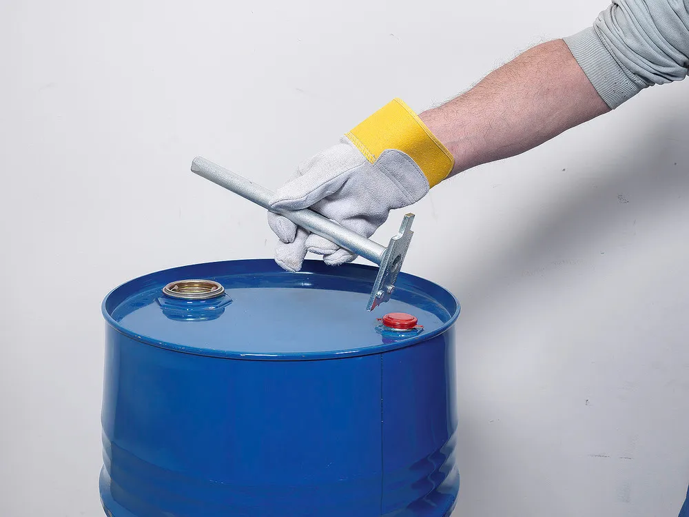 Llave combinada para roscas y tapones de bidones
