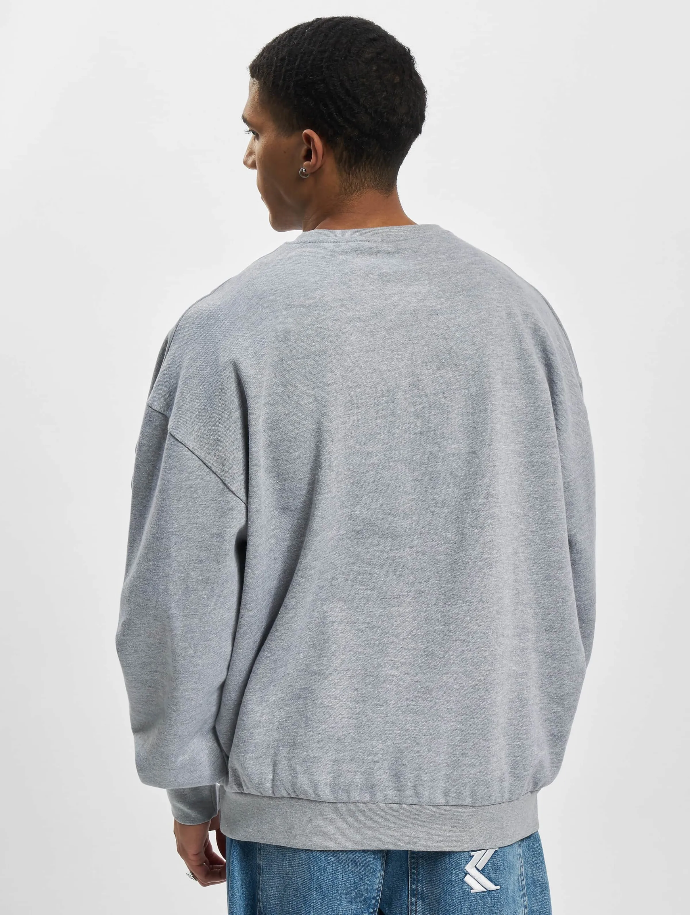 Logo R Neck