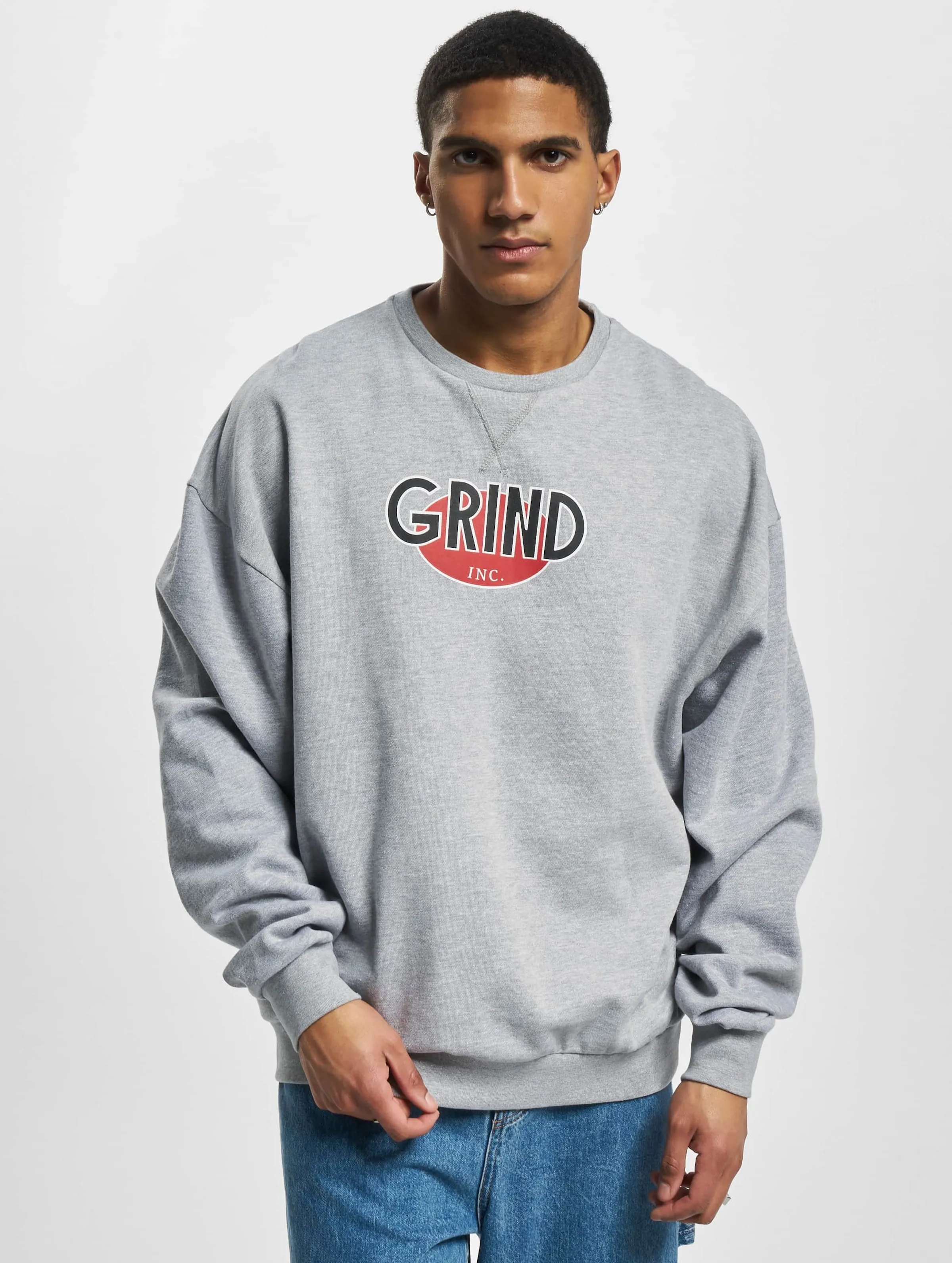 Logo R Neck