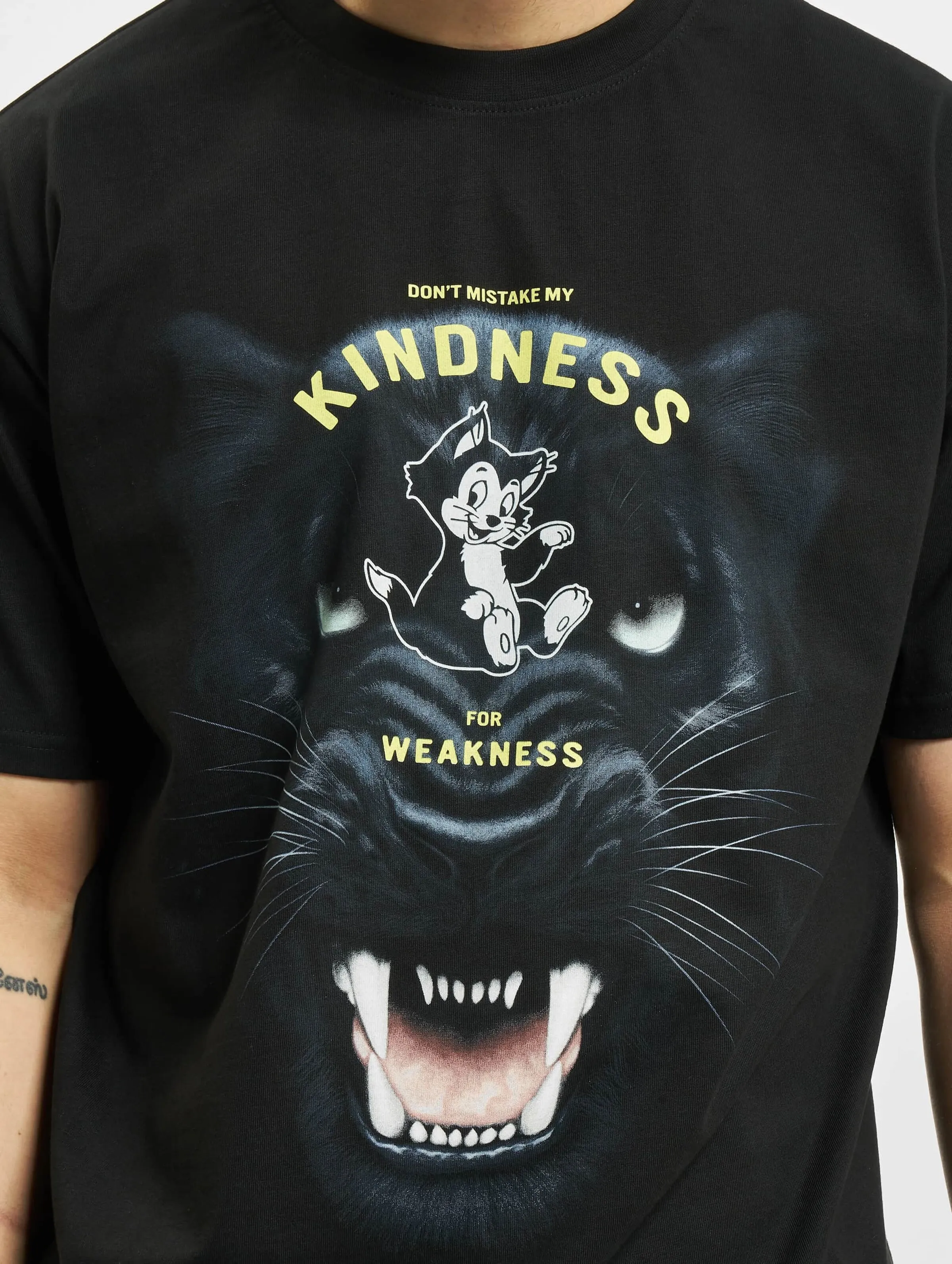 Mister Tee Upscale Kindness No Weakness Oversize