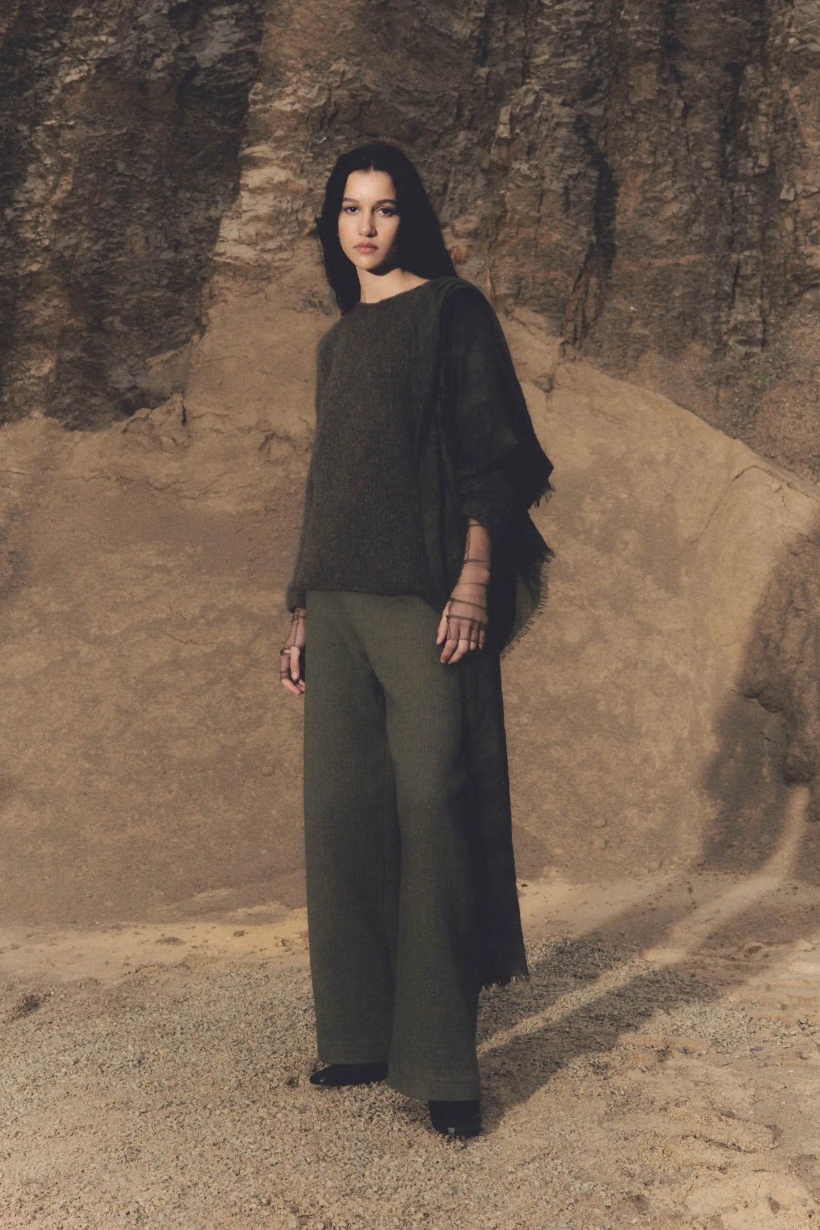 Mito, mittens in gray acier silk tulle