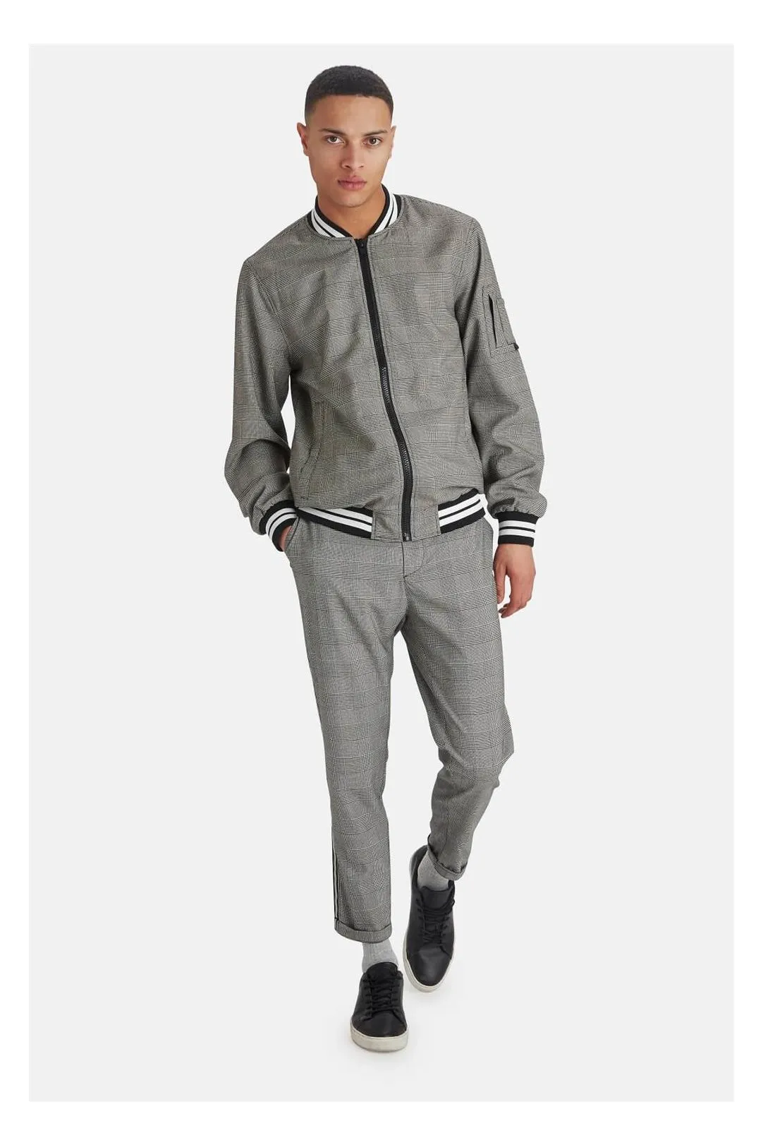PANTALON HOMBRE BANDA LATERAL NEGRO