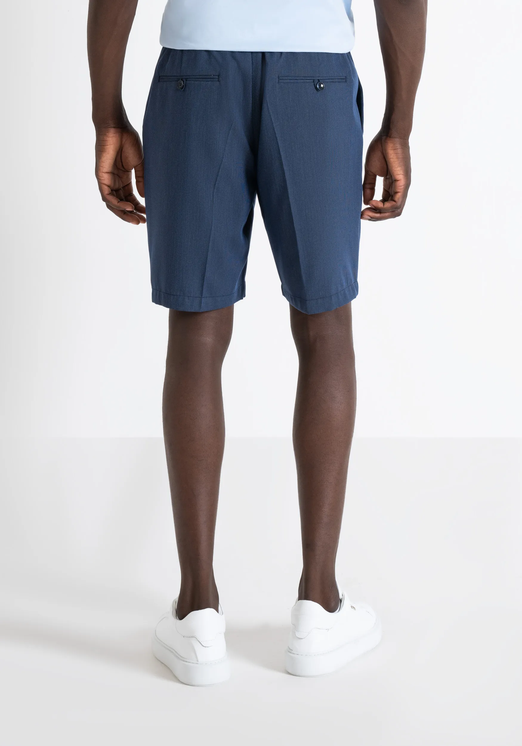 PANTALÓN CORTO 'NEIL' REGULAR FIT CON CINTURA ELÁSTICA Y CORDÓN DE AJUSTE