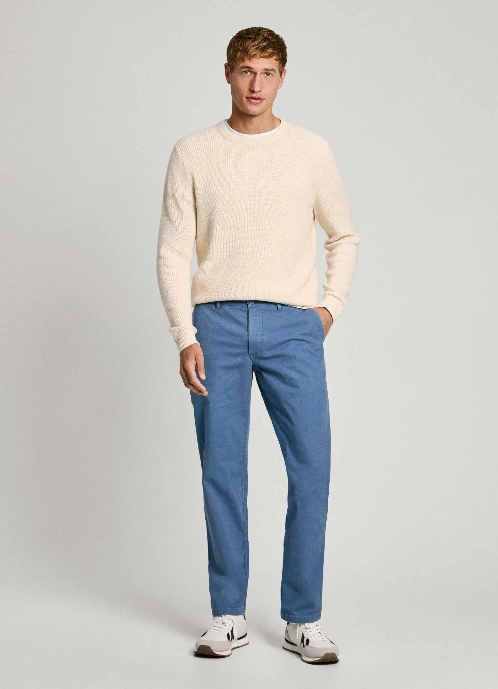 pantalón chino fit regular