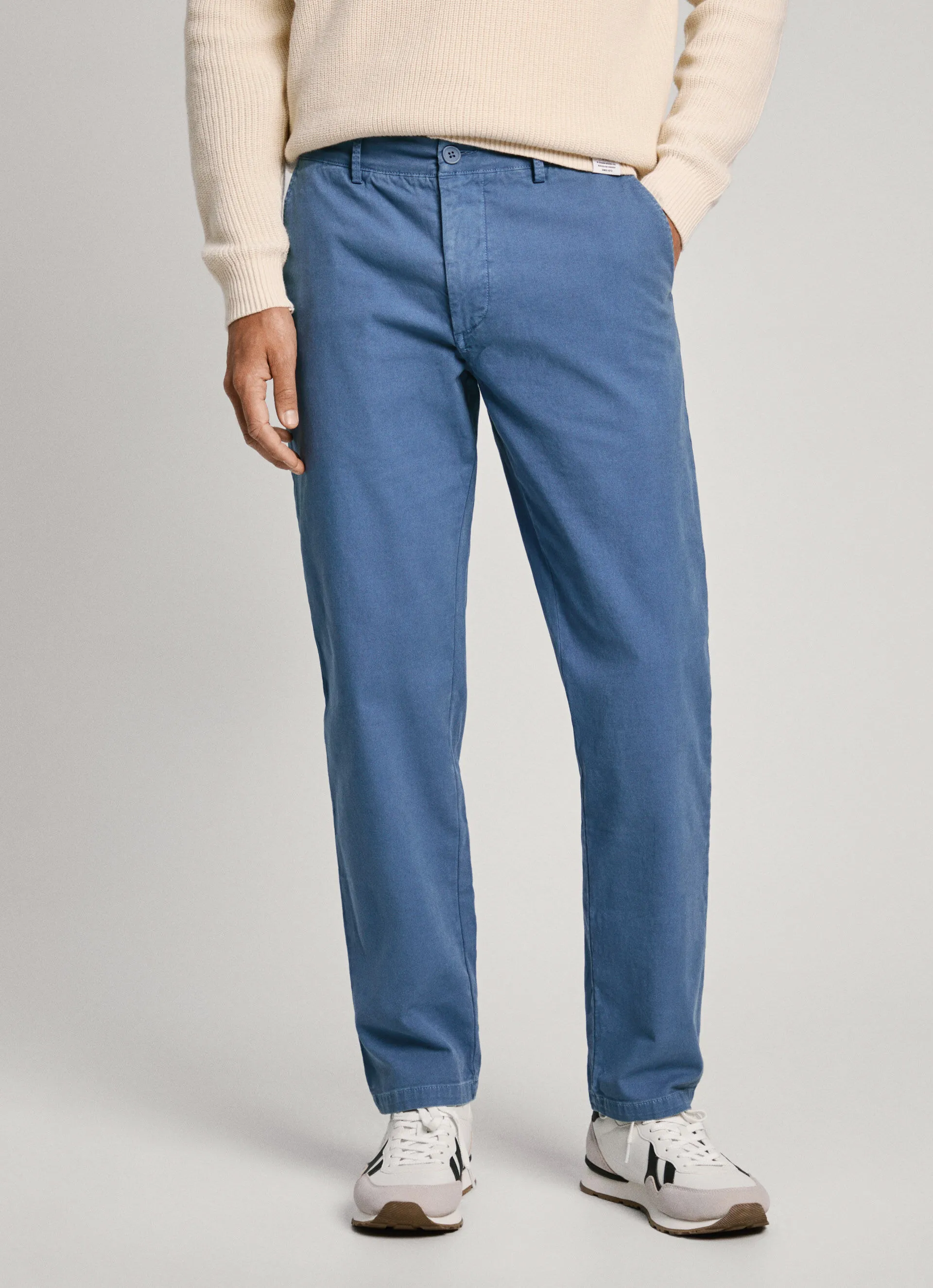 pantalón chino fit regular