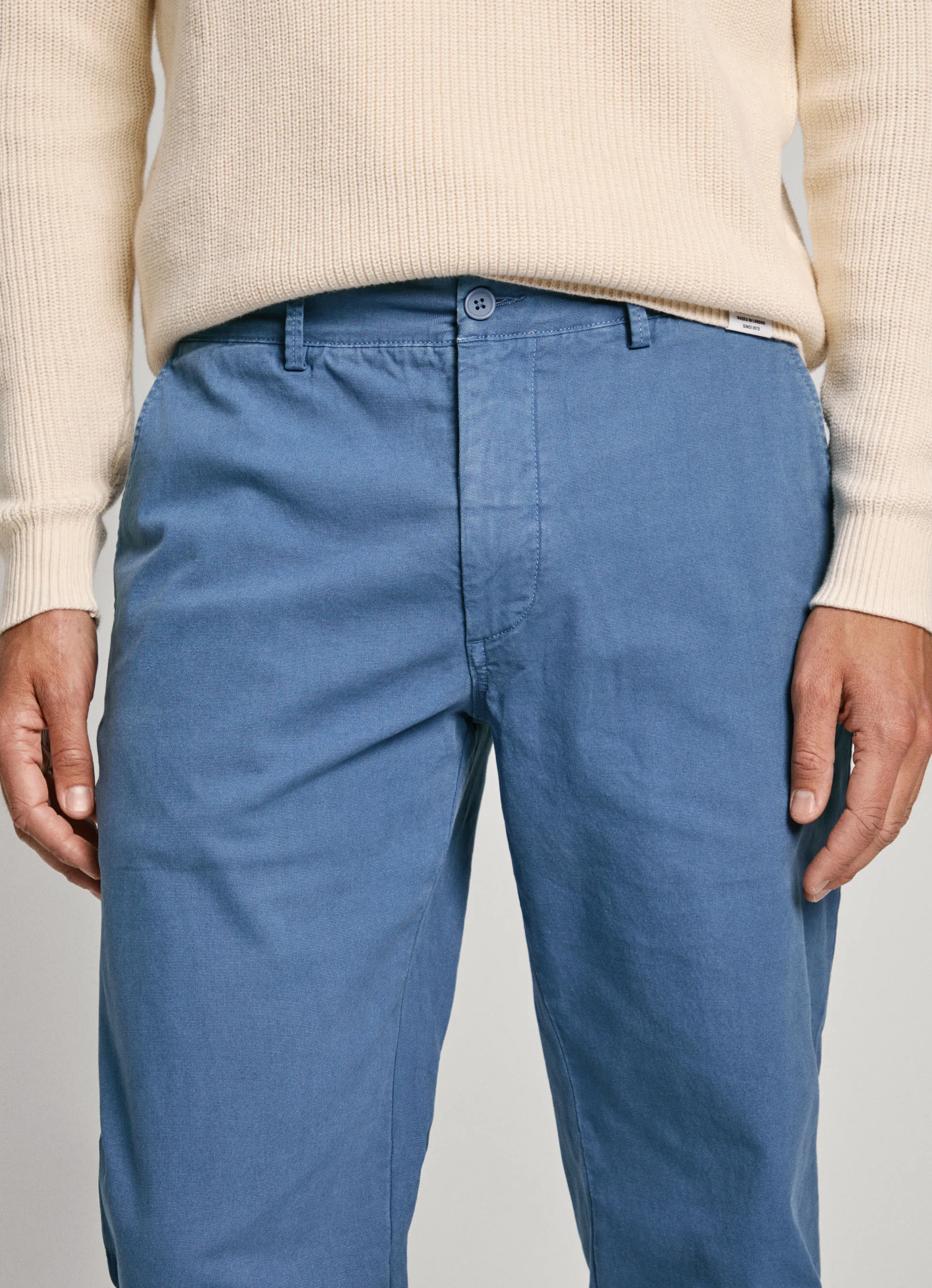 pantalón chino fit regular