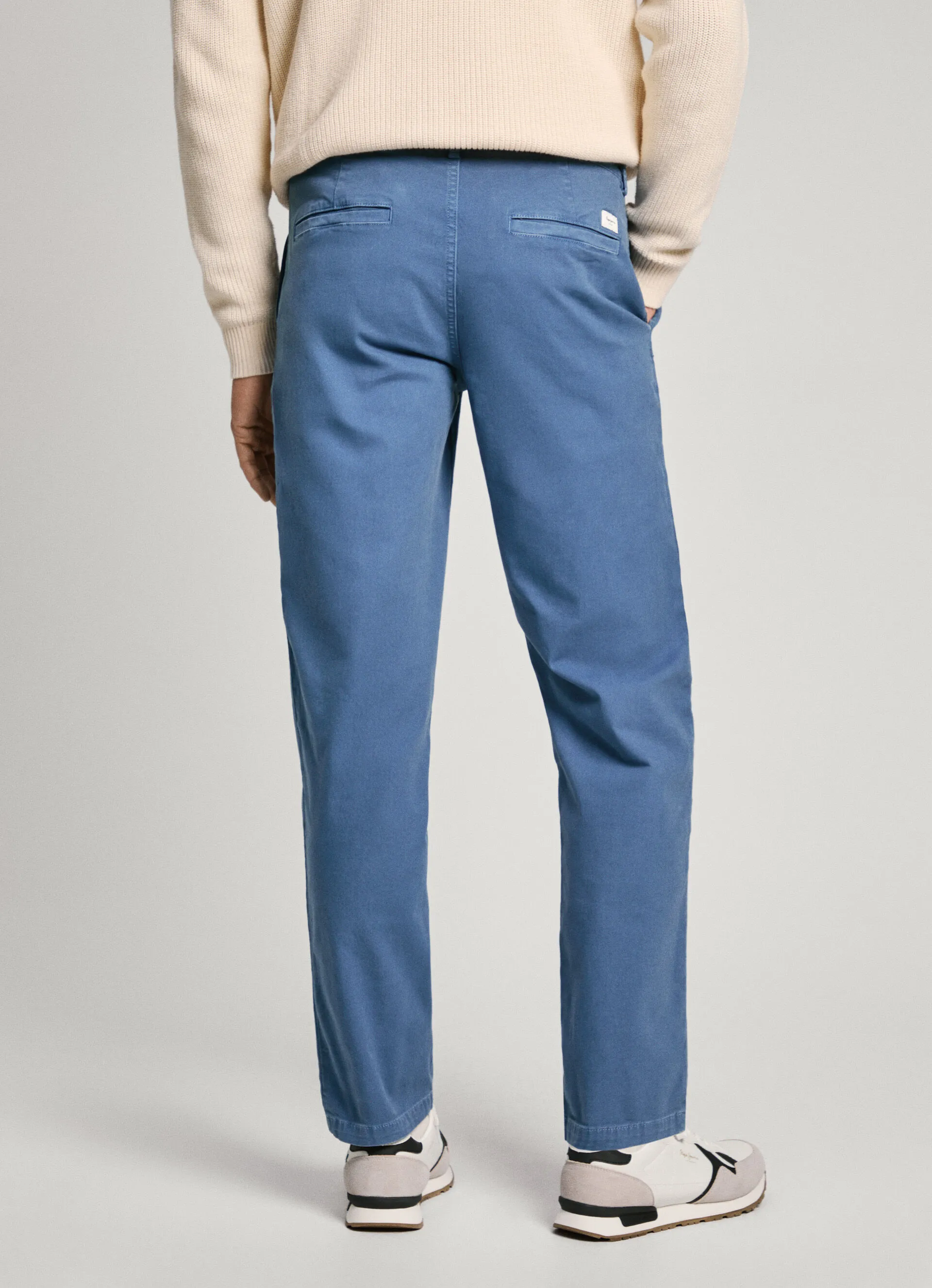pantalón chino fit regular