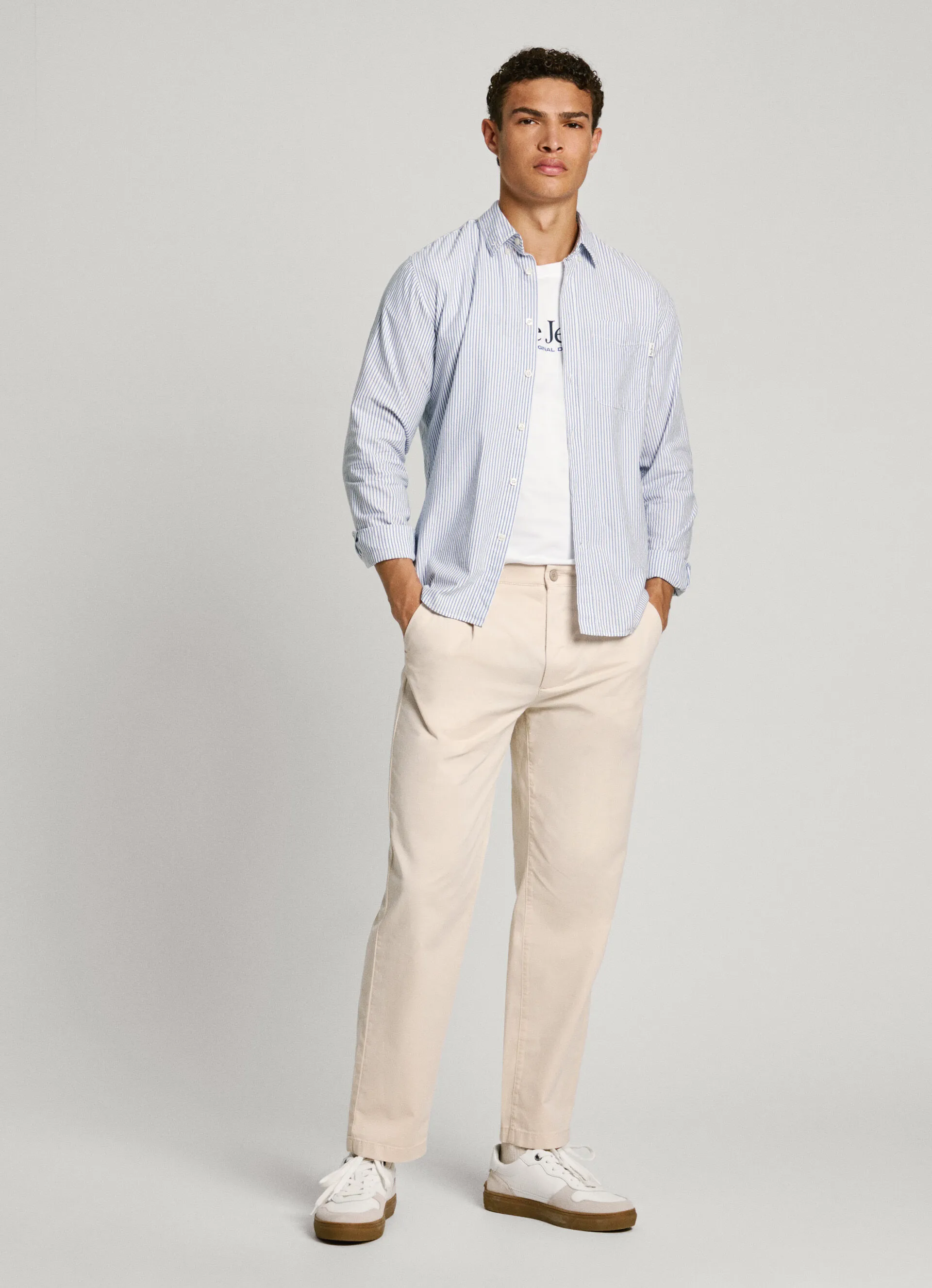 pantalón chino fit relaxed