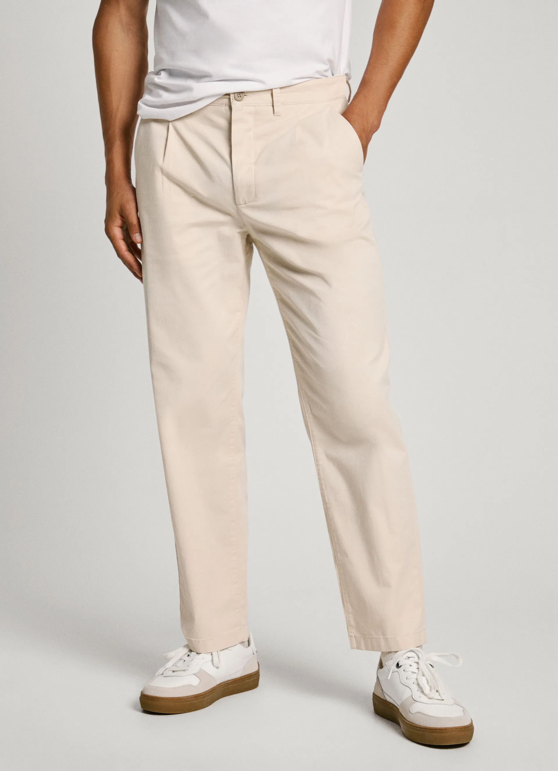 pantalón chino fit relaxed