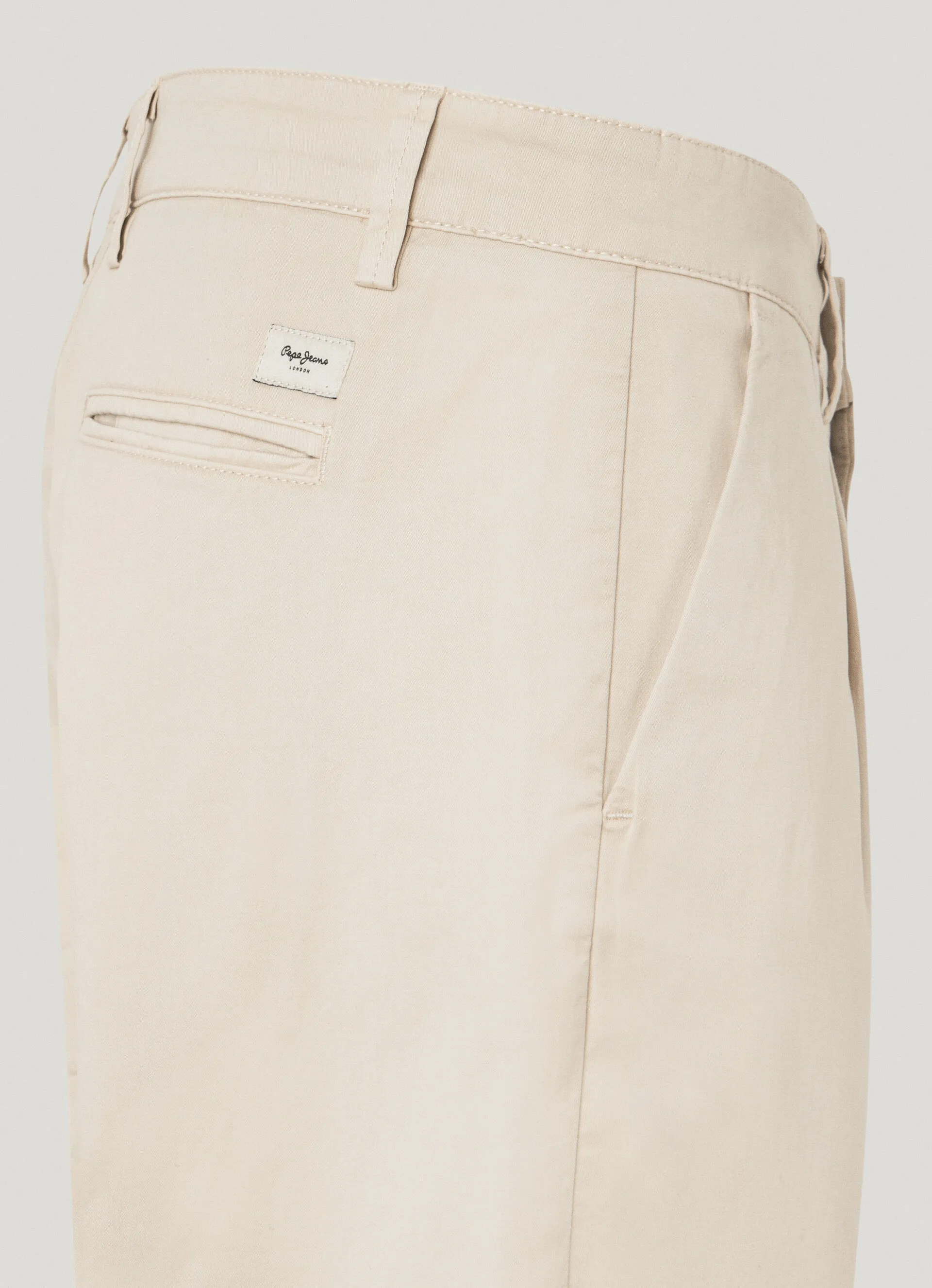 pantalón chino fit relaxed