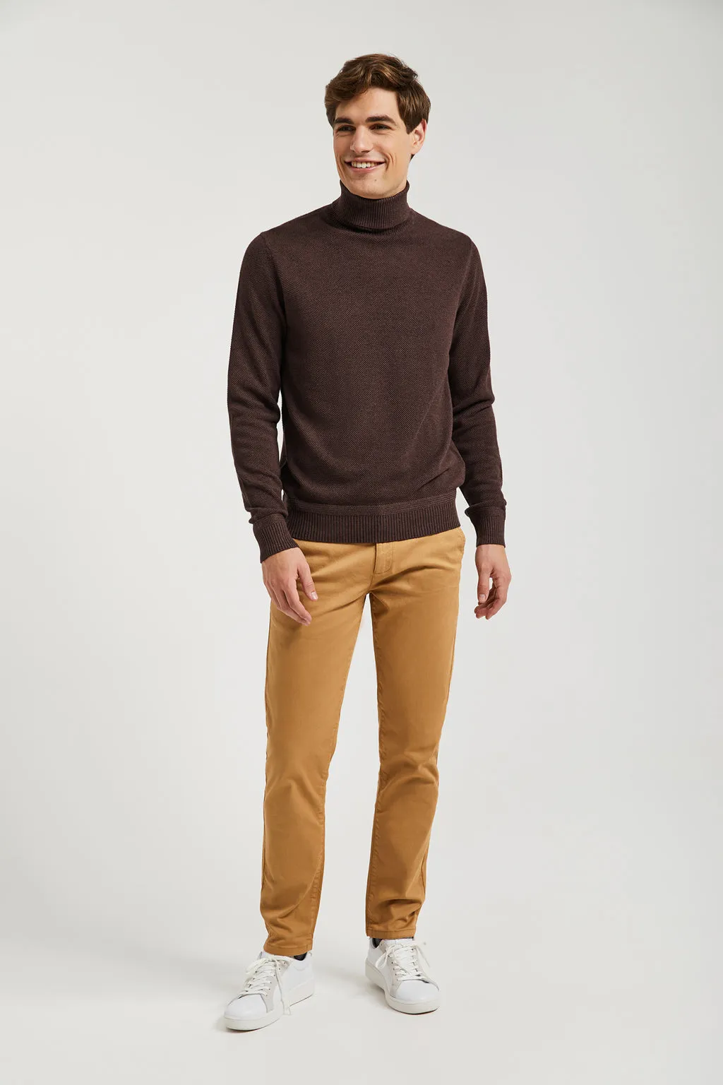 Pantalón chino marrón de corte slim con logo Polo Club en bolsillo trasero