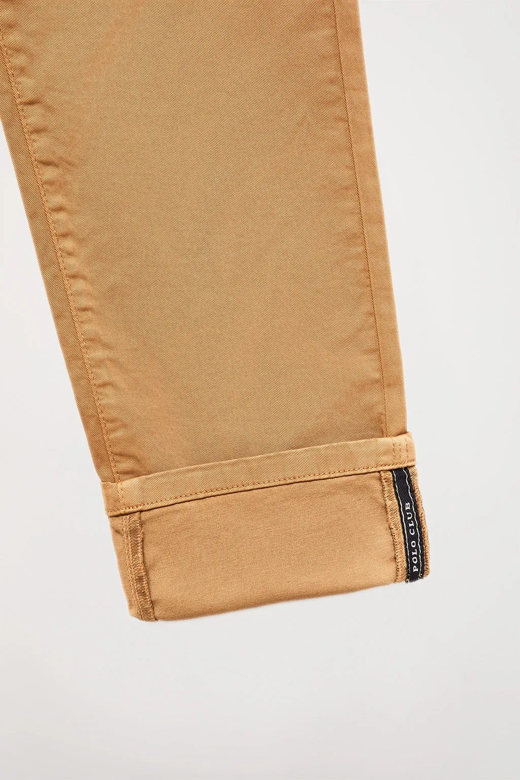 Pantalón chino marrón de corte slim con logo Polo Club en bolsillo trasero