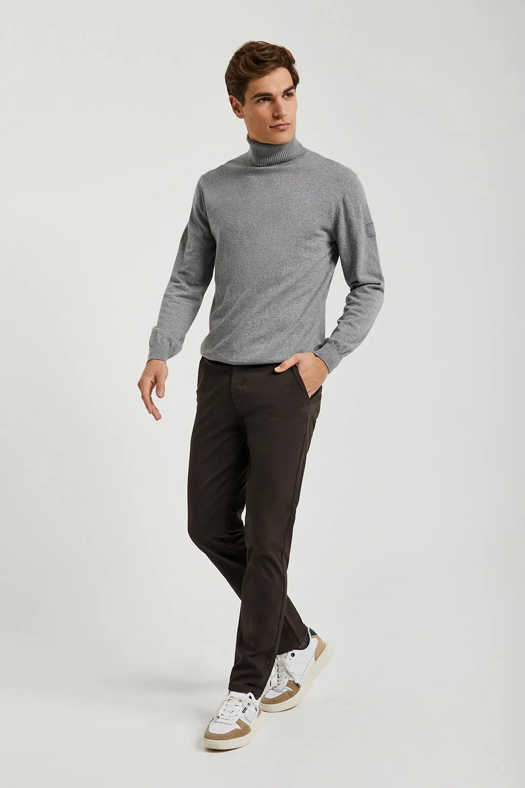 Pantalón chino marrón oscuro de corte slim con logo Polo Club en bolsillo trasero