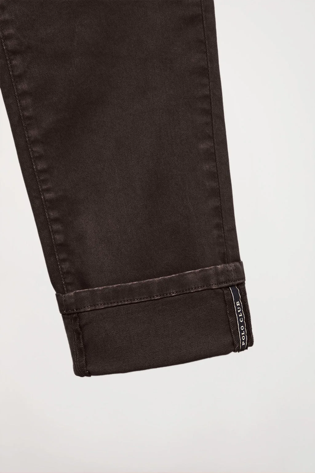Pantalón chino marrón oscuro de corte slim con logo Polo Club en bolsillo trasero