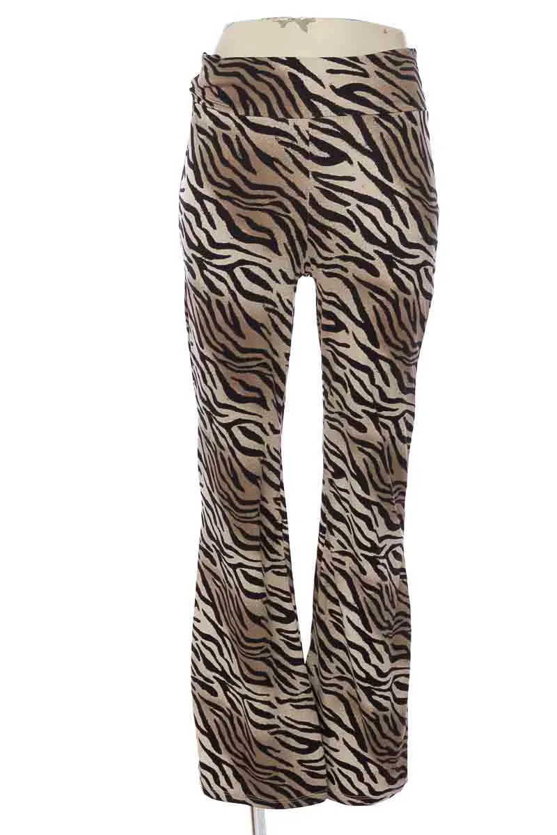 PANTALóN COLOR BEIGE  CLOSEANDO