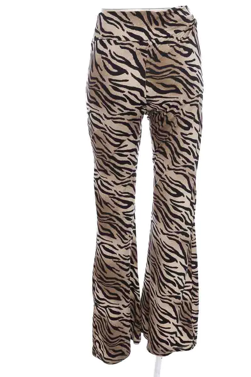 PANTALóN COLOR BEIGE  CLOSEANDO