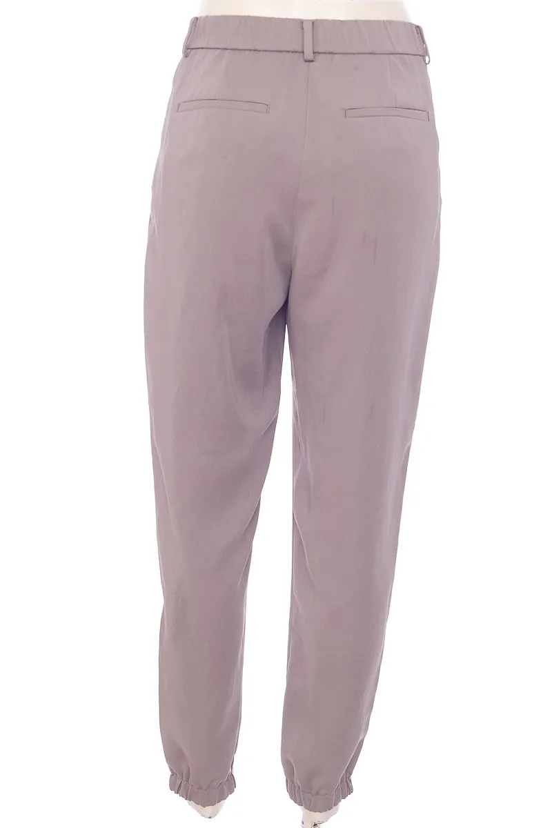 PANTALóN COLOR GRIS  UNIQLO