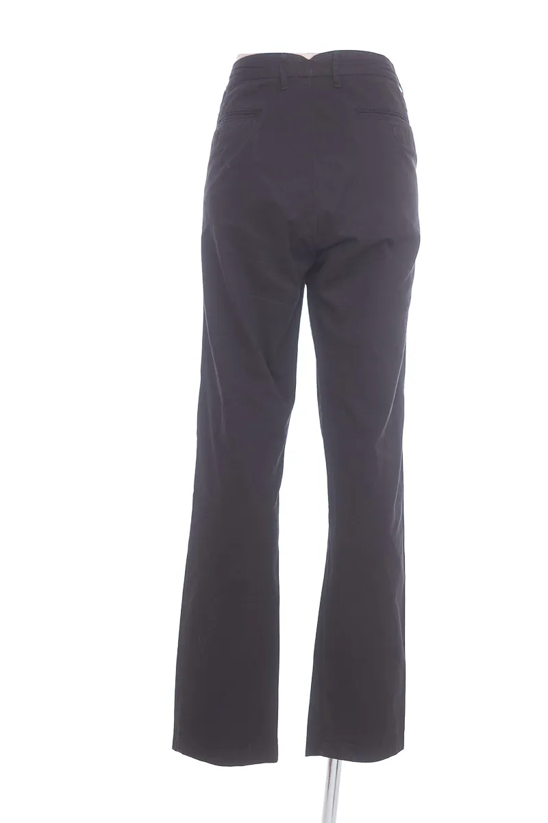 PANTALóN COLOR NEGRO  BASEMENT