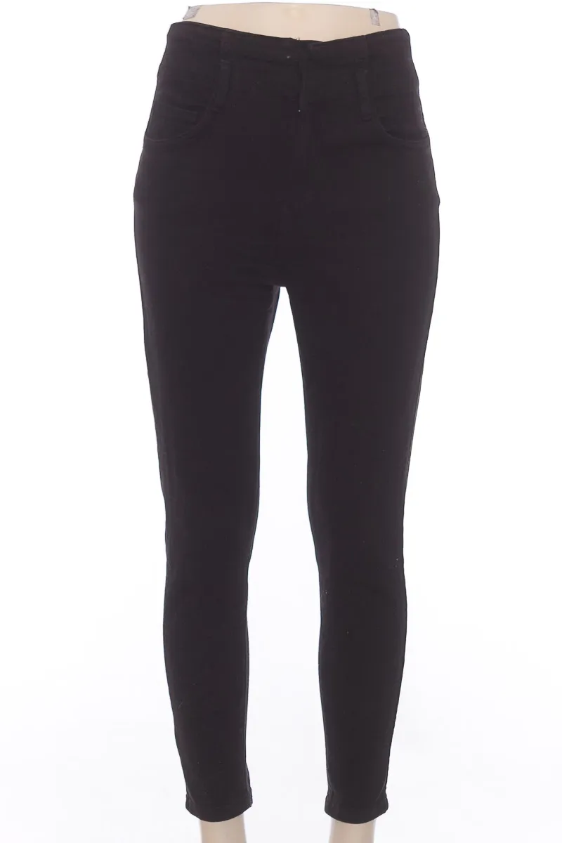 PANTALóN COLOR NEGRO  BERSHKA