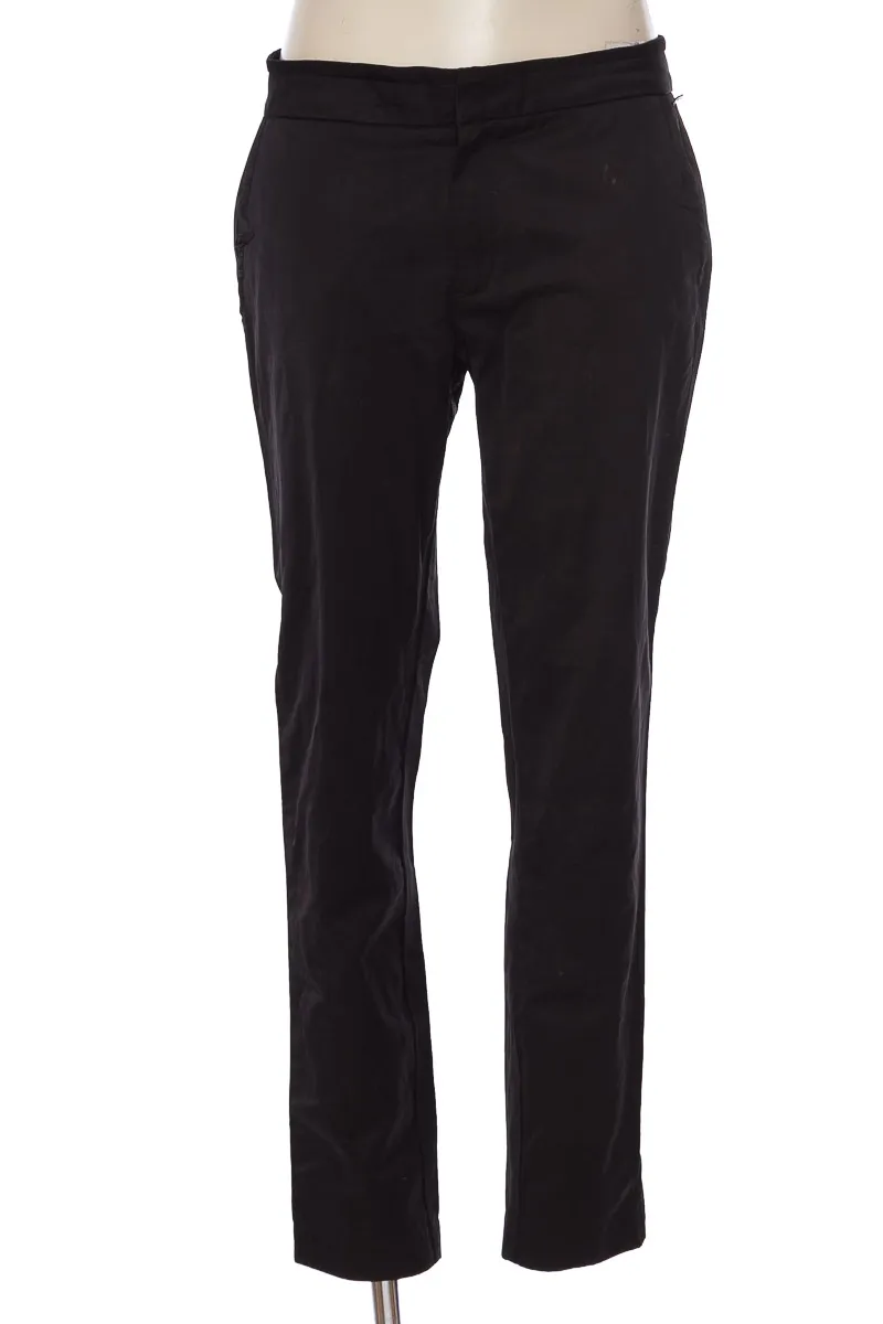 PANTALóN COLOR NEGRO  CHEVIGNON