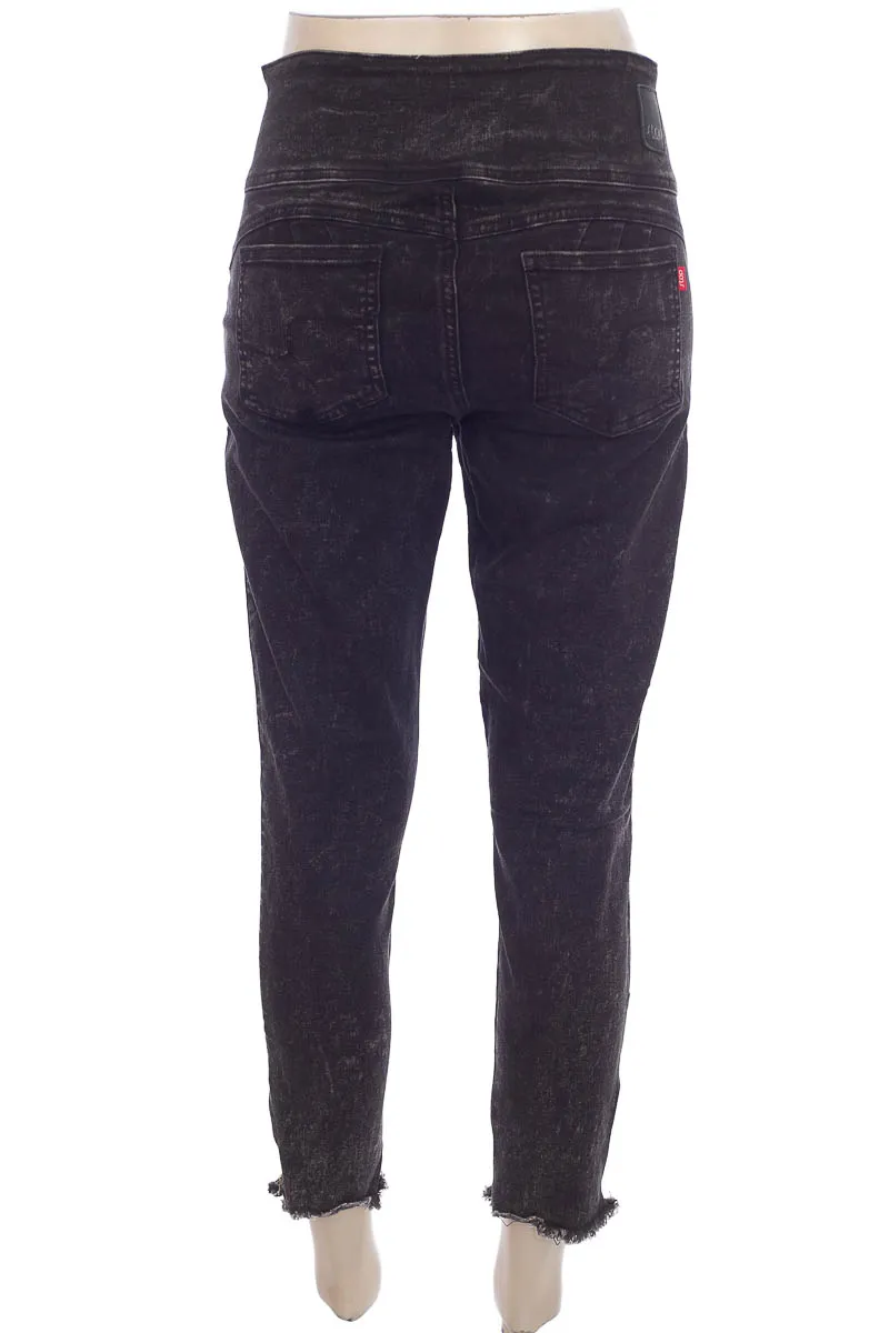 PANTALóN COLOR NEGRO  STOP
