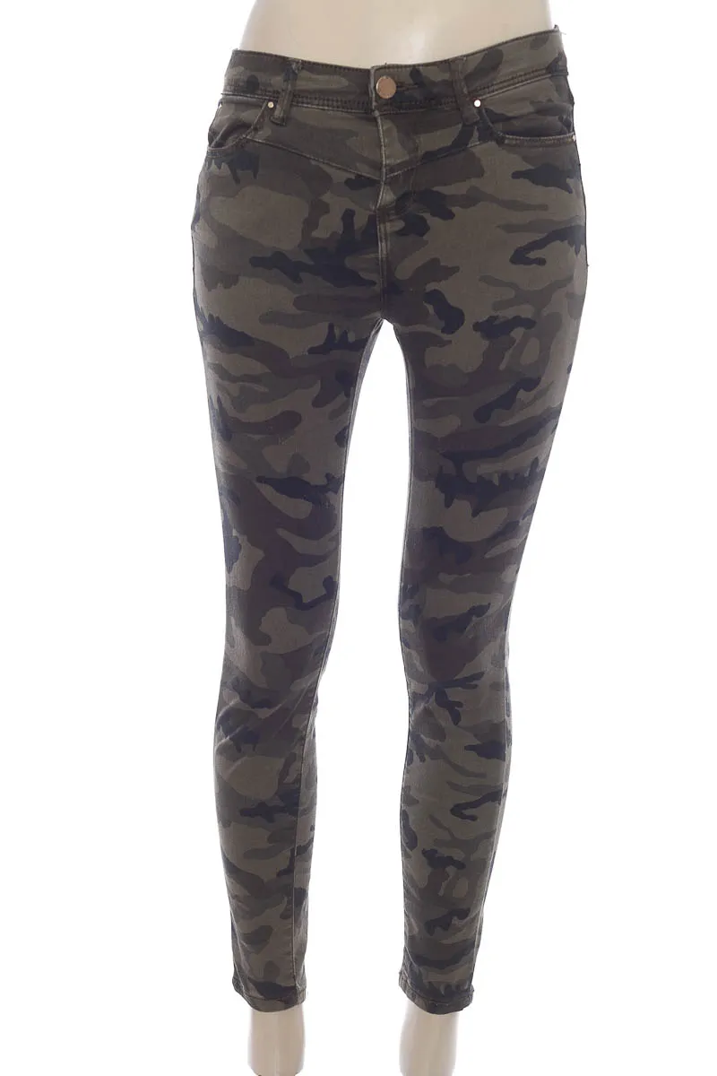 PANTALóN COLOR VERDE  STRADIVARIUS
