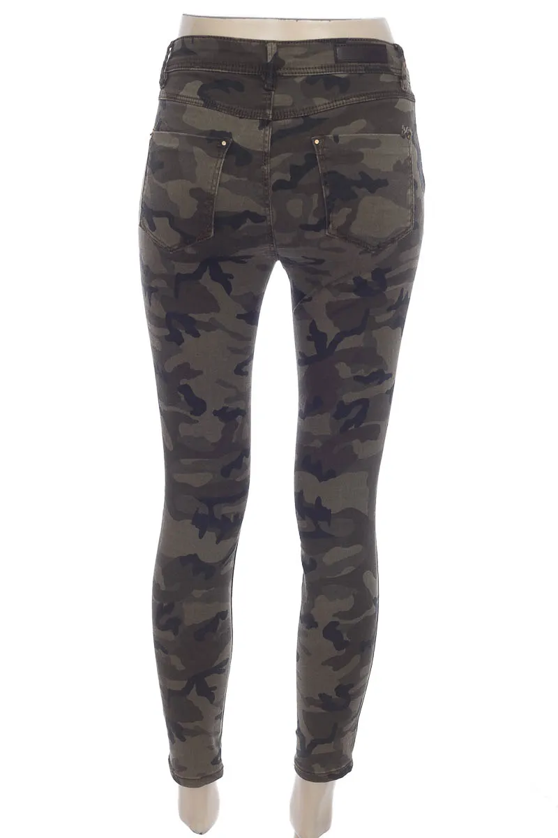 PANTALóN COLOR VERDE  STRADIVARIUS