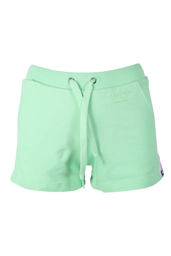 Pantalón de chándal corto verde con logo en cinta lateral