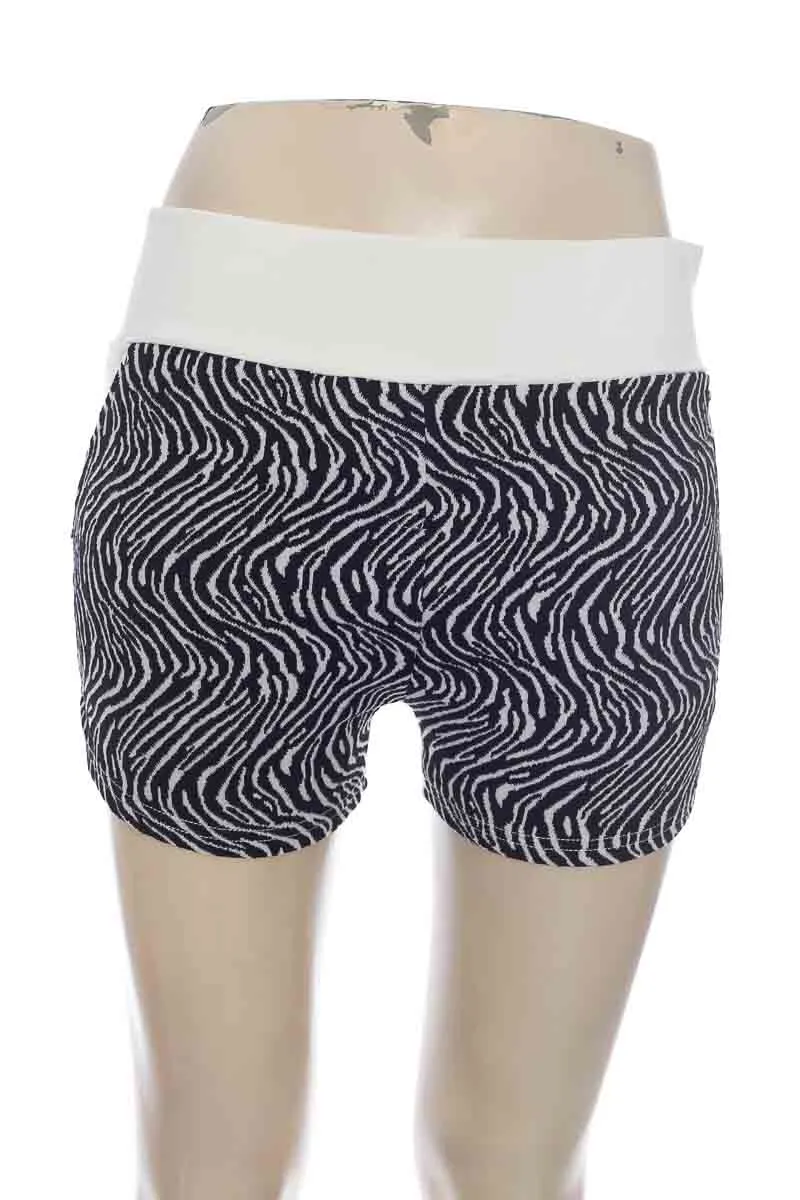 SHORT COLOR NEGRO  L.A.GIRL
