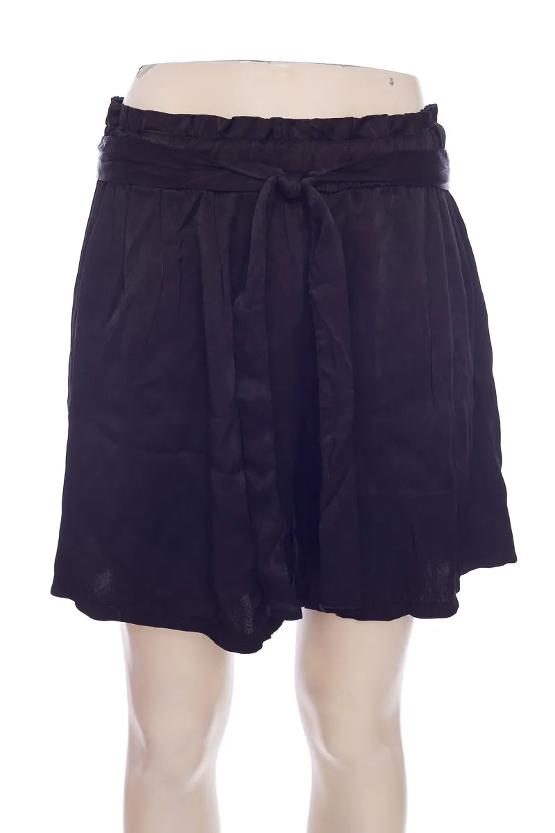 SHORT COLOR NEGRO  MONISQUI