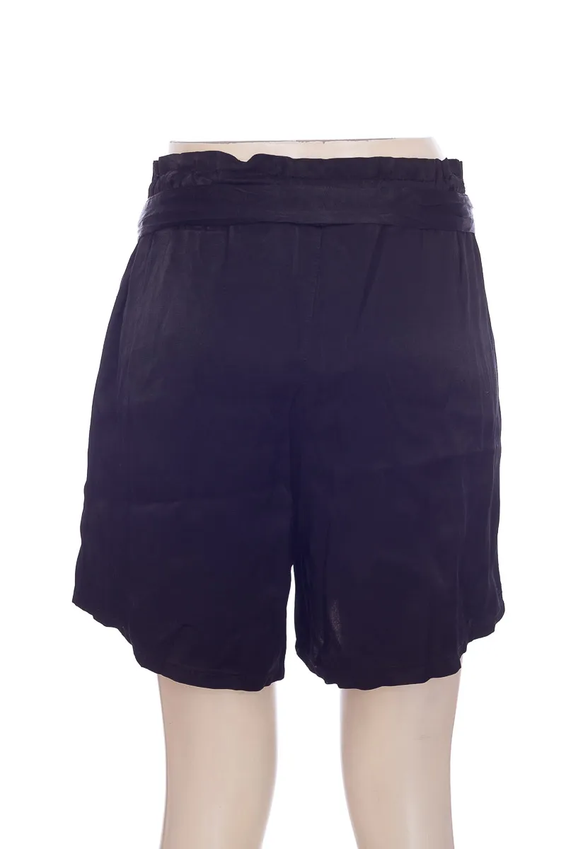 SHORT COLOR NEGRO  MONISQUI