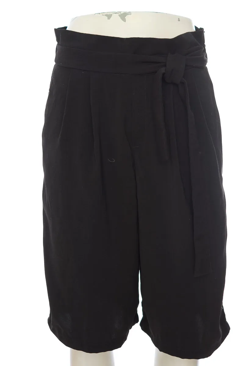 SHORT COLOR NEGRO  TRAFALUC