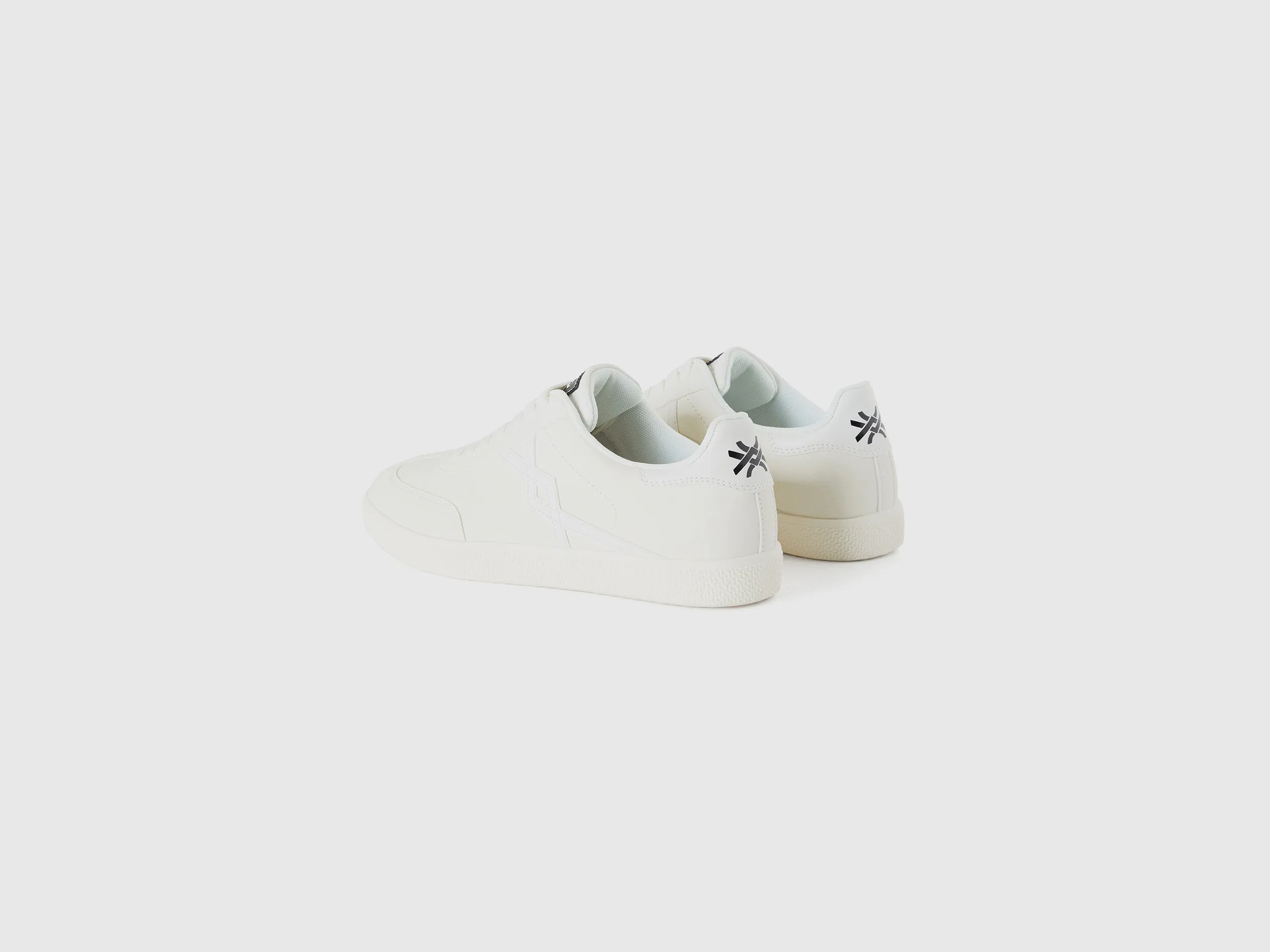 Sneakers bajas en tela de efecto piel